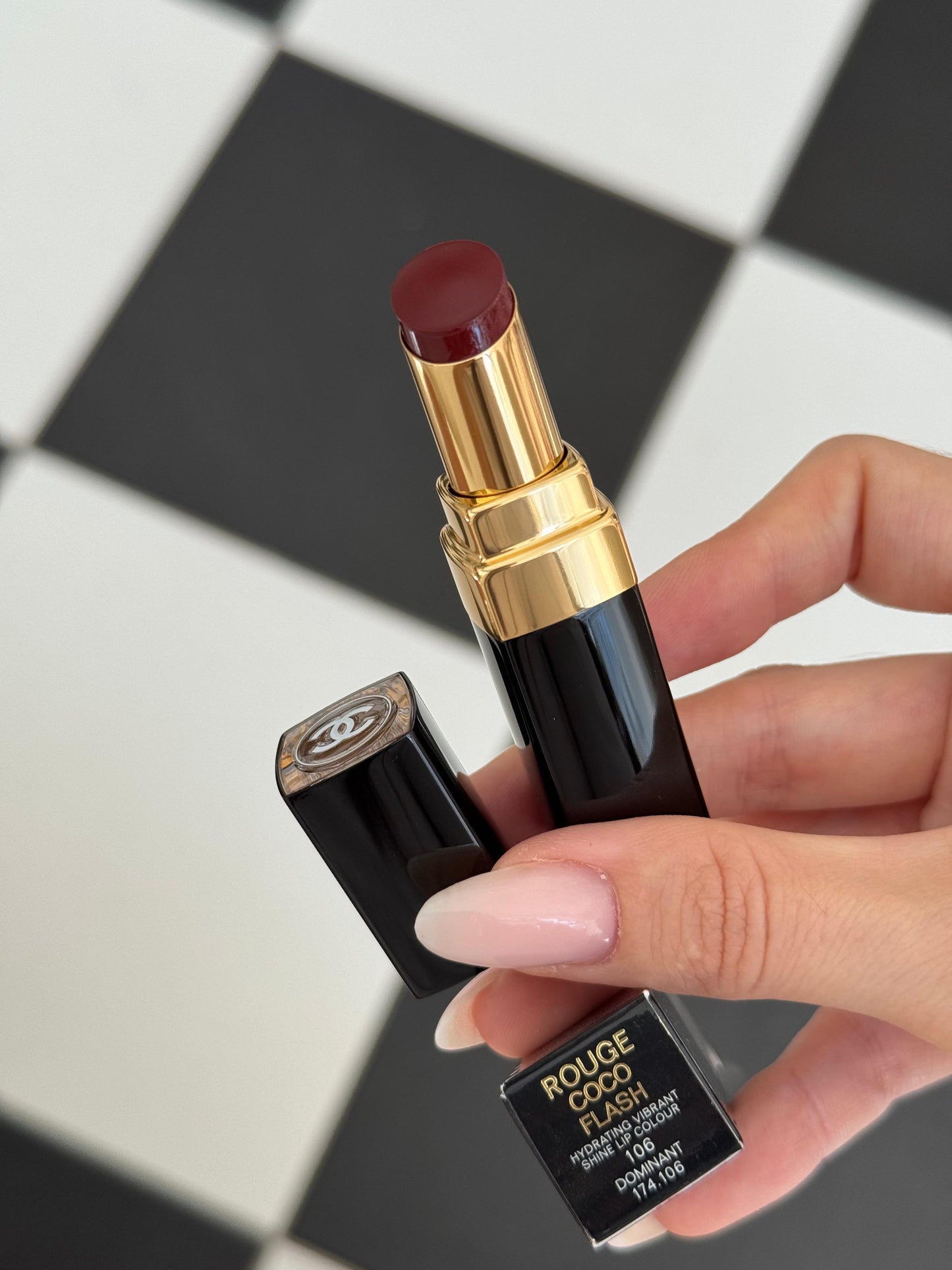 CHANEL Rouge Coco Flash (106)
Hydrating Vibrant Shine Lipstick
