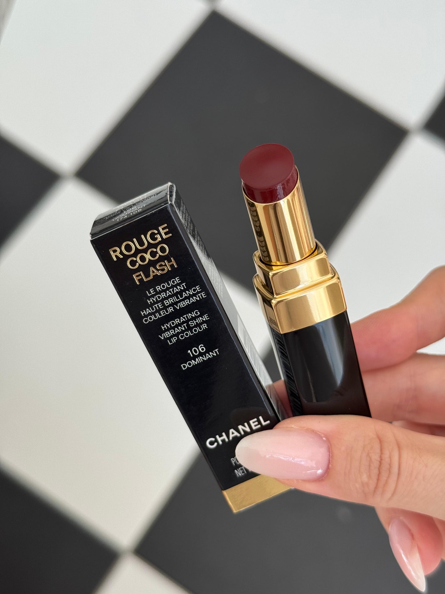 CHANEL Rouge Coco Flash (106)
Hydrating Vibrant Shine Lipstick