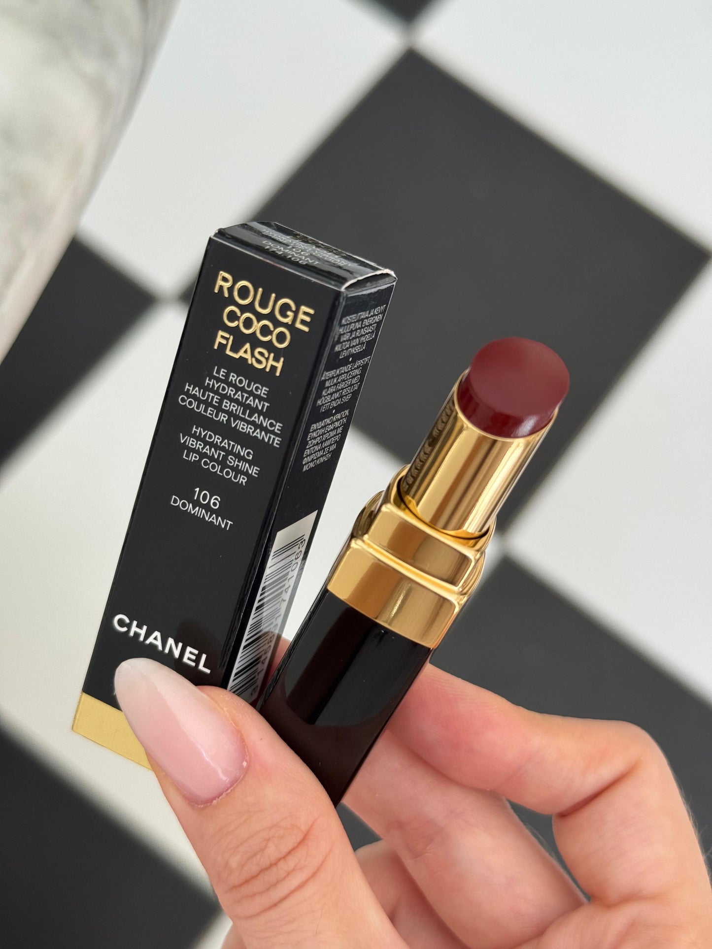 CHANEL Rouge Coco Flash (106)
Hydrating Vibrant Shine Lipstick