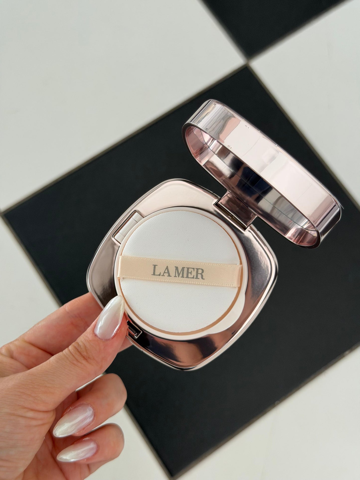 LA MER The Luminous Lifting Cushion Foundation SPF20 - Rosy Ivory