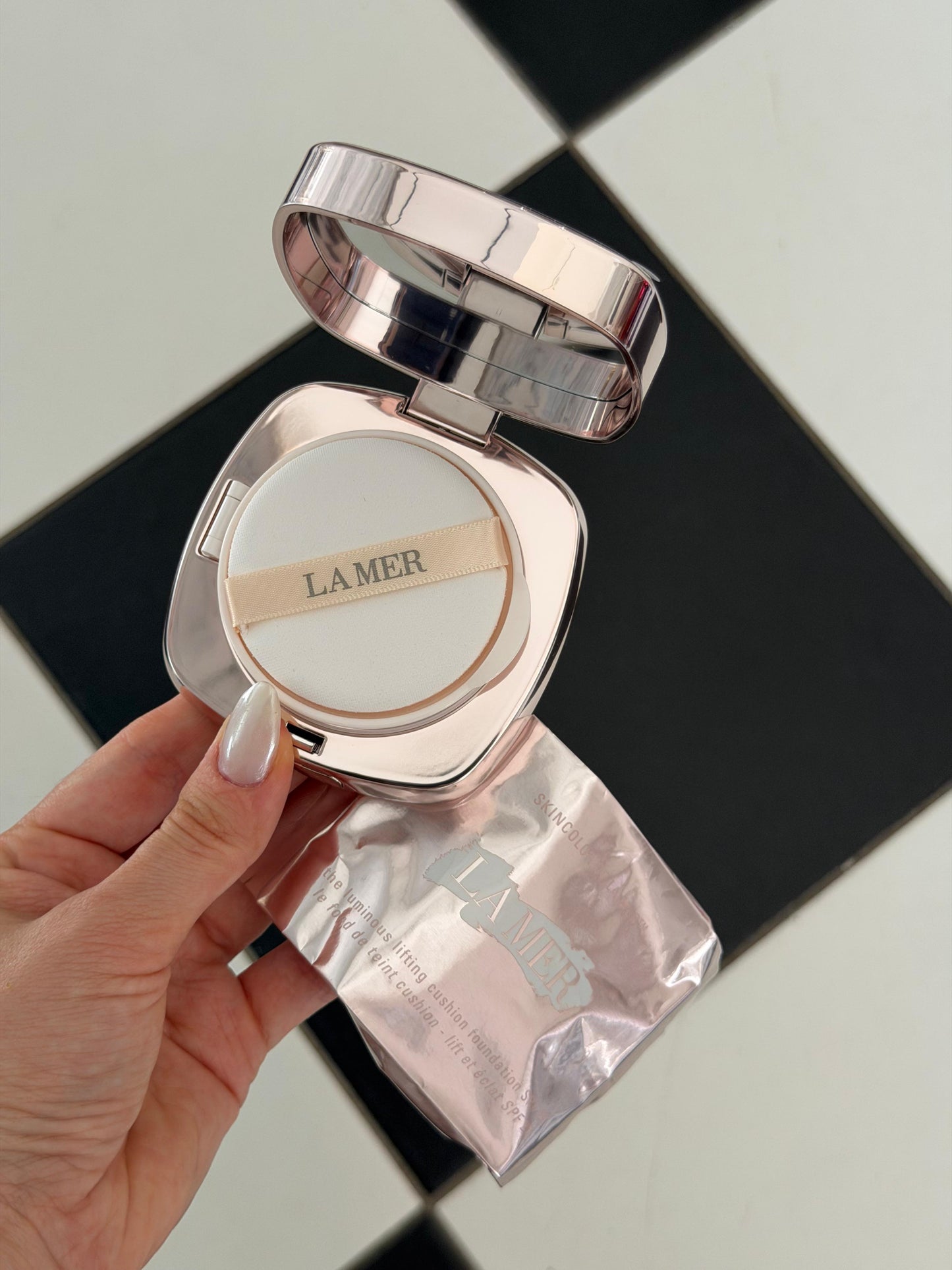 LA MER The Luminous Lifting Cushion Foundation SPF20 - Rosy Ivory