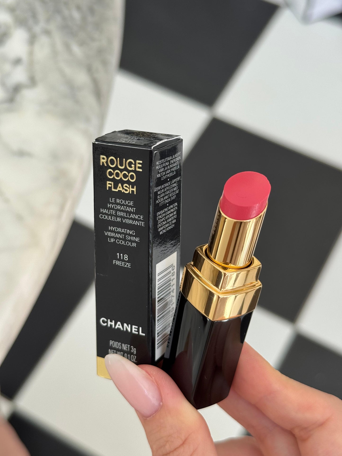 CHANEL Rouge Coco Flash (118)
Hydrating Vibrant Shine Lipstick