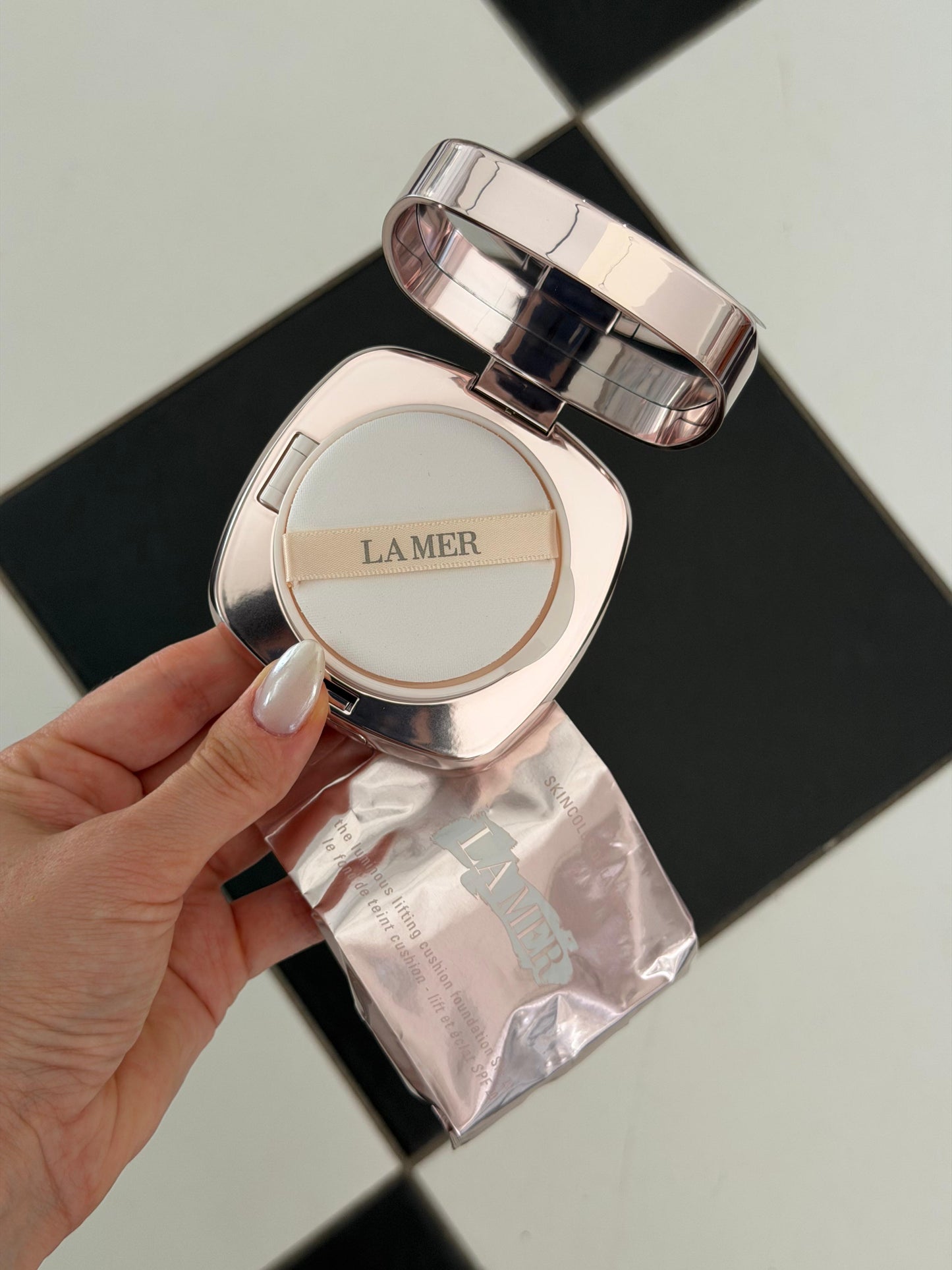LA MER The Luminous Lifting Cushion Foundation SPF20 - Rosy Ivory