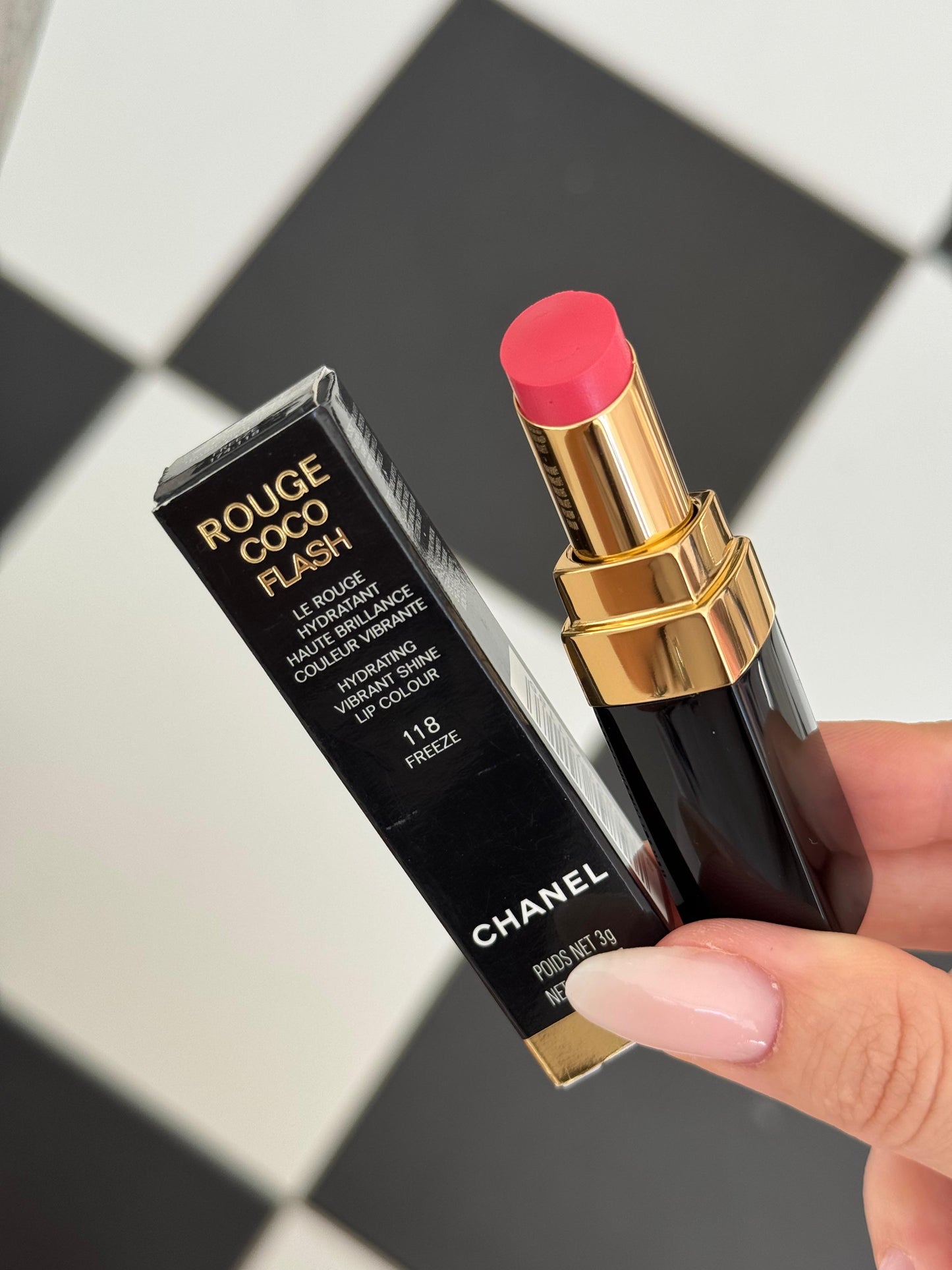 CHANEL Rouge Coco Flash (118)
Hydrating Vibrant Shine Lipstick