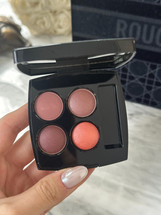 CHANEL Les 4 Ombres
Multi-Effect Quadra Eyeshadow (354)