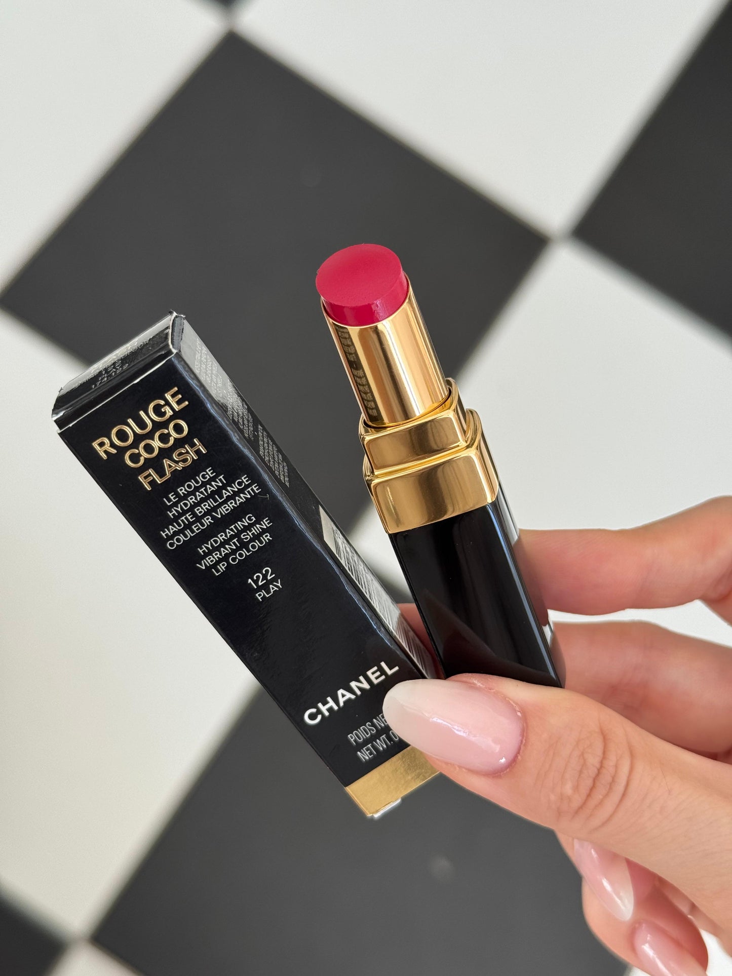 CHANEL Rouge Coco Flash (122)
Hydrating Vibrant Shine Lipstick