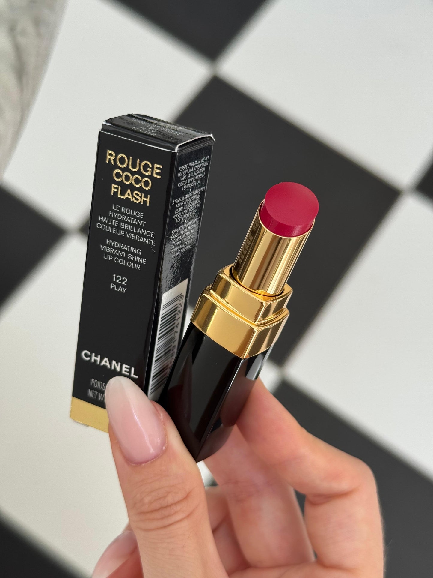 CHANEL Rouge Coco Flash (122)
Hydrating Vibrant Shine Lipstick