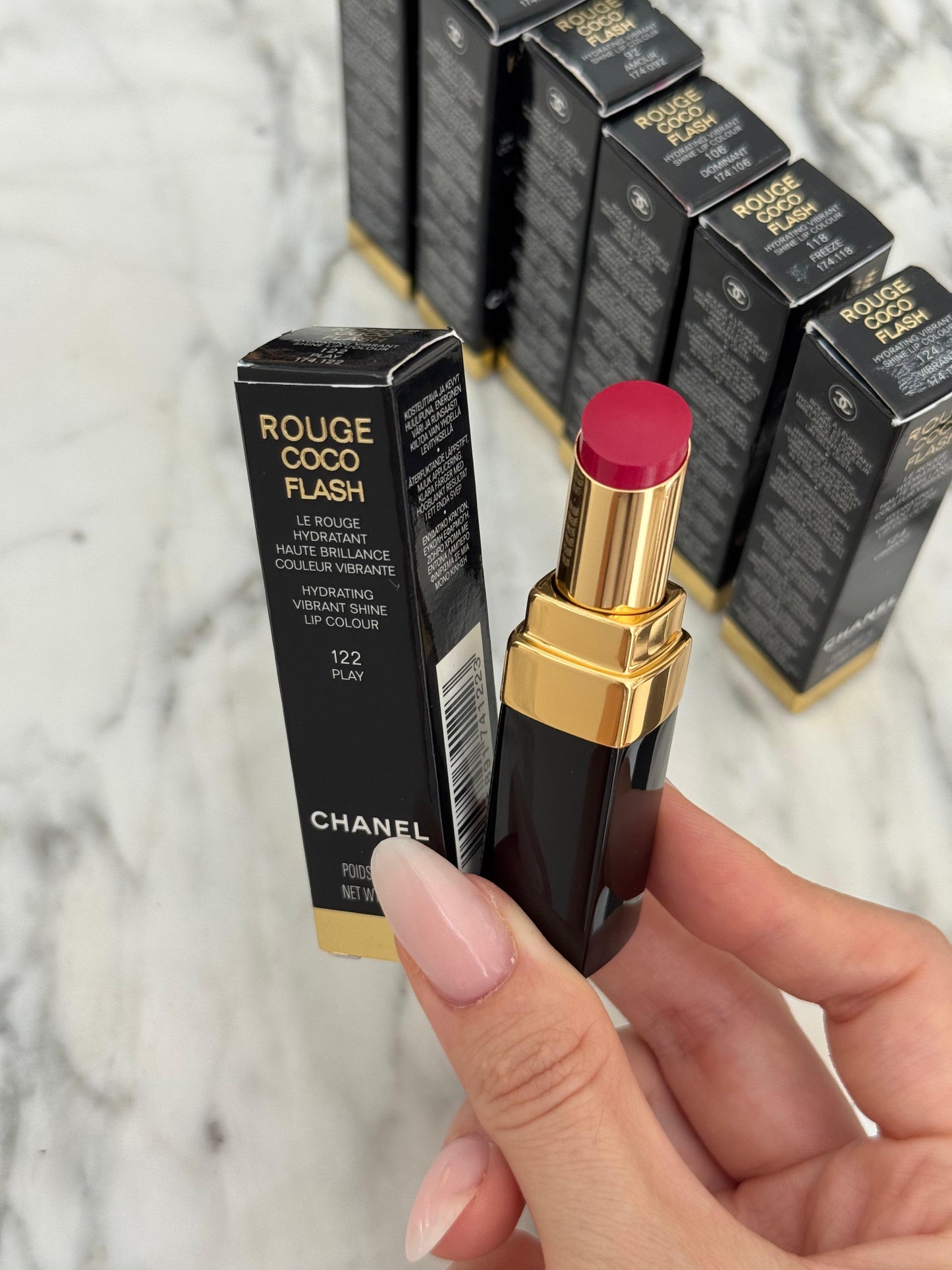 CHANEL Rouge Coco Flash (122)
Hydrating Vibrant Shine Lipstick