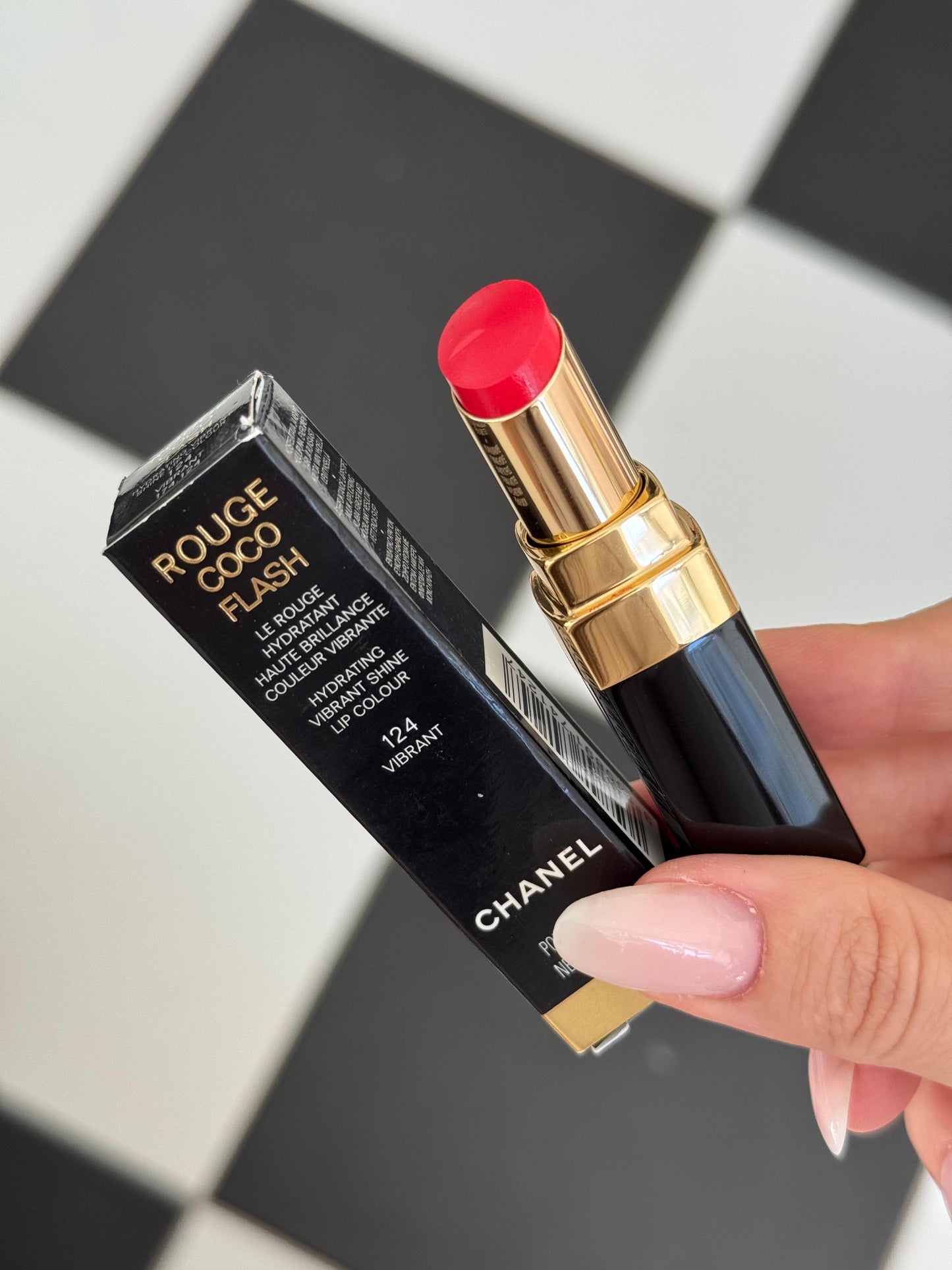 CHANEL Rouge Coco Flash (124)
Hydrating Vibrant Shine Lipstick