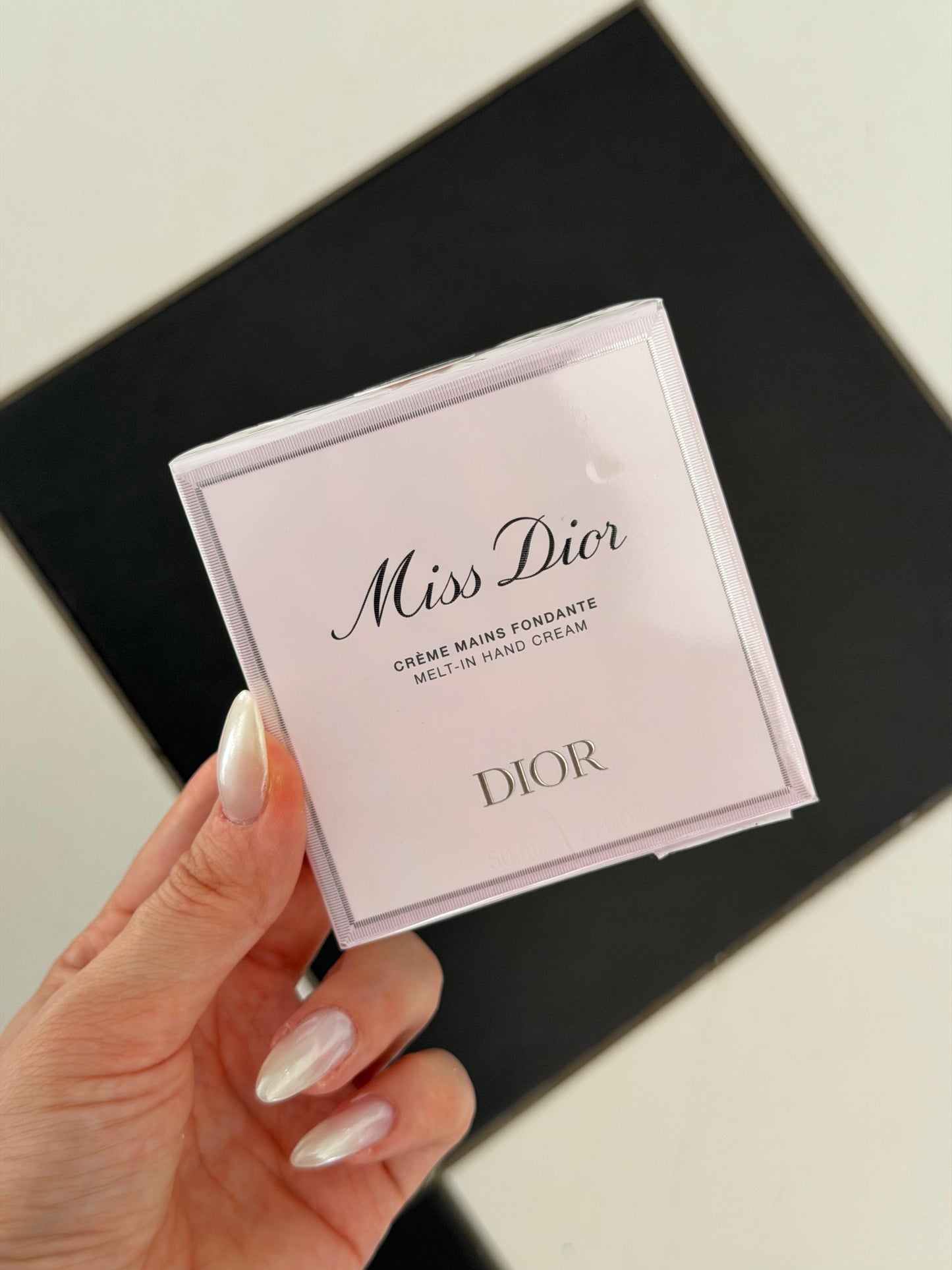 DIOR Miss Dior
Melt-In Scented Hydrating Hand Cream