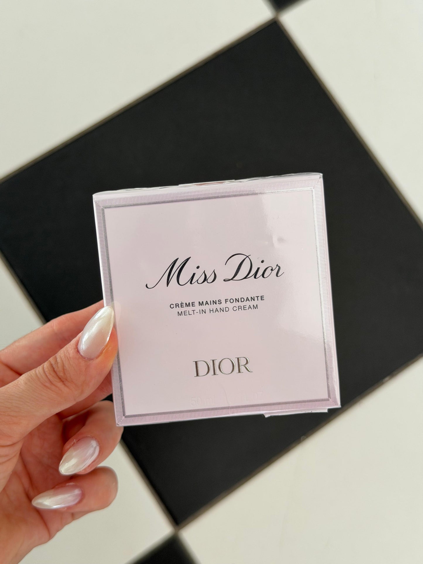 DIOR Miss Dior
Melt-In Scented Hydrating Hand Cream