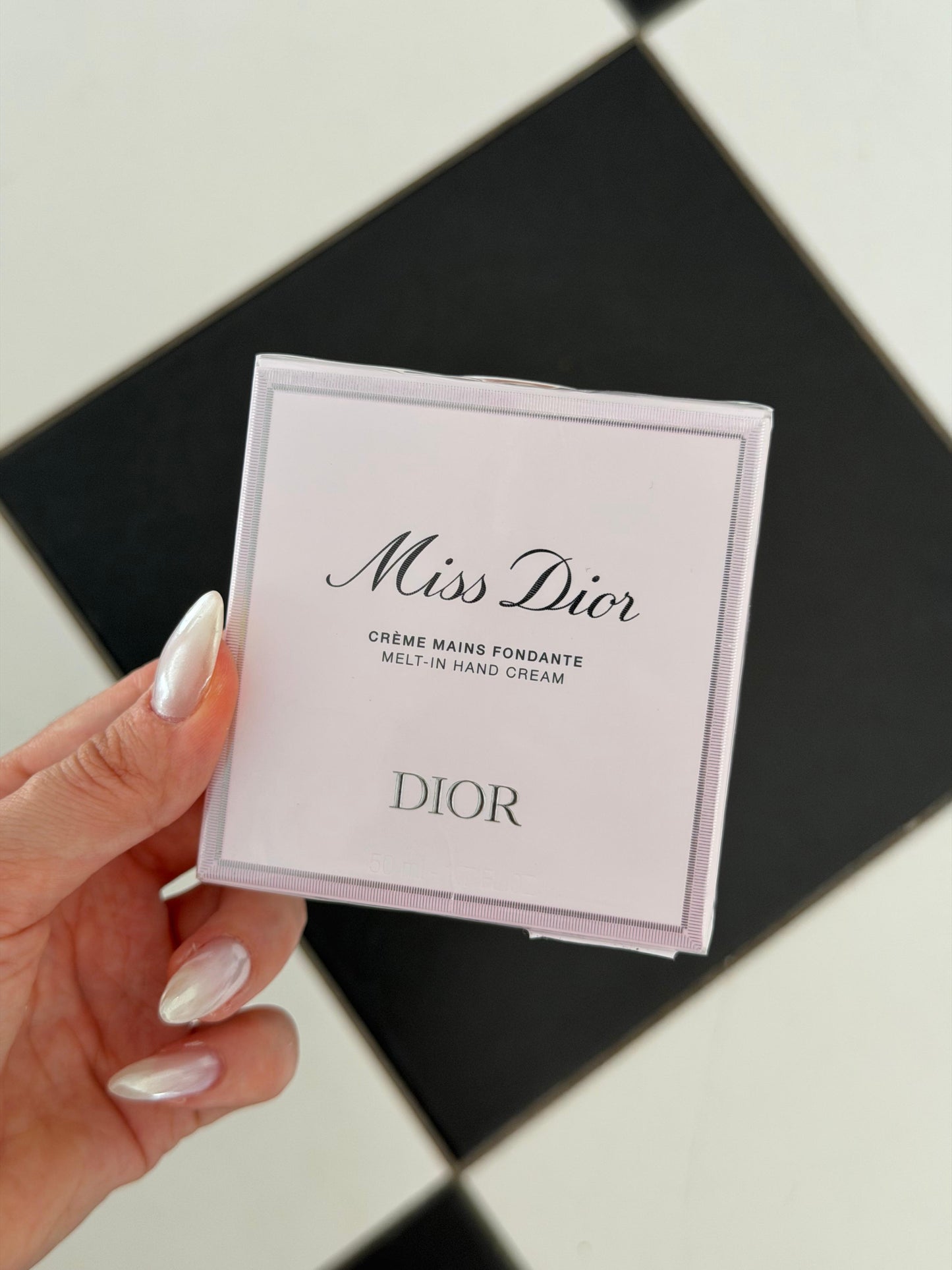 DIOR Miss Dior
Melt-In Scented Hydrating Hand Cream