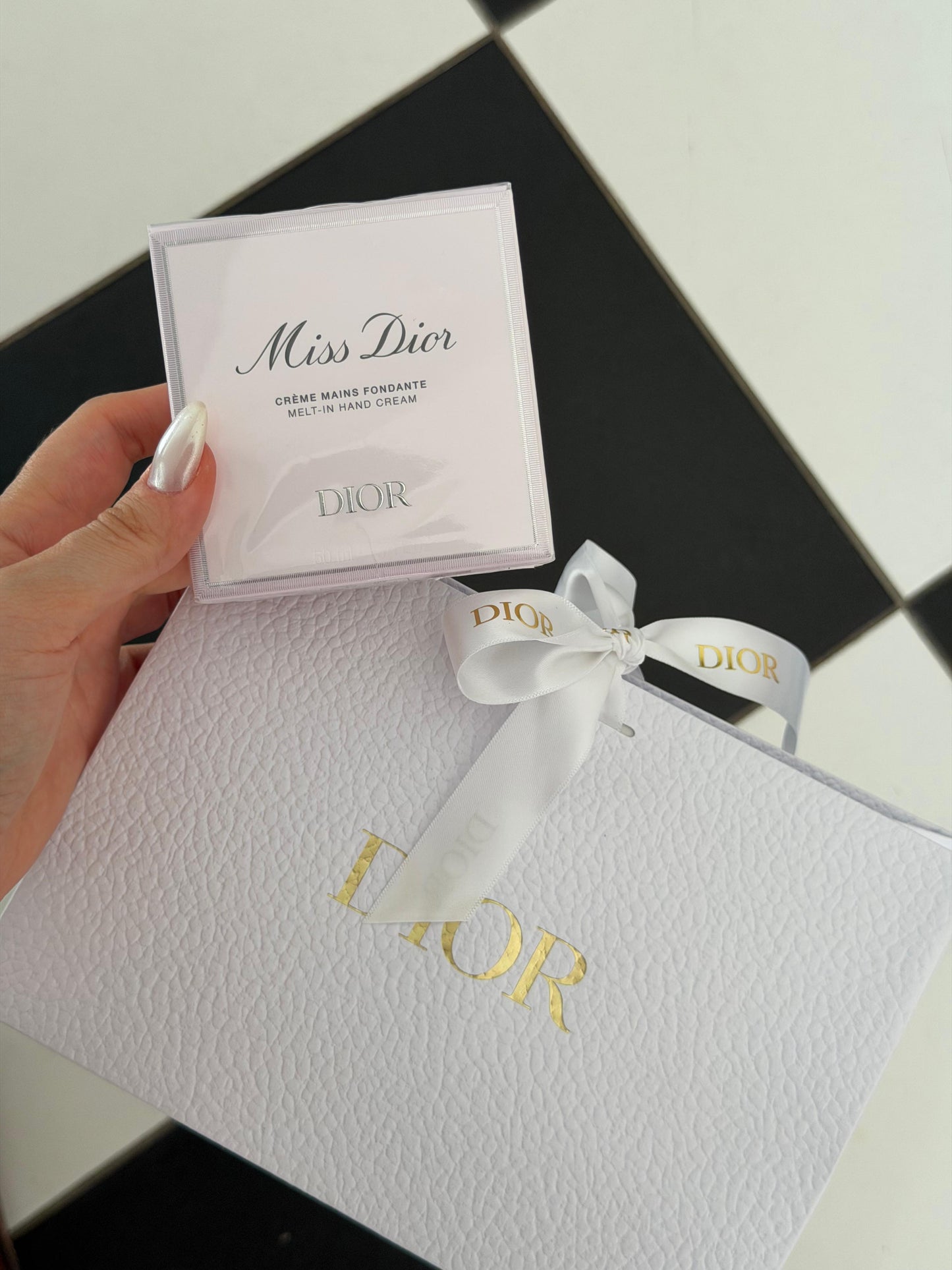 DIOR Miss Dior
Melt-In Scented Hydrating Hand Cream