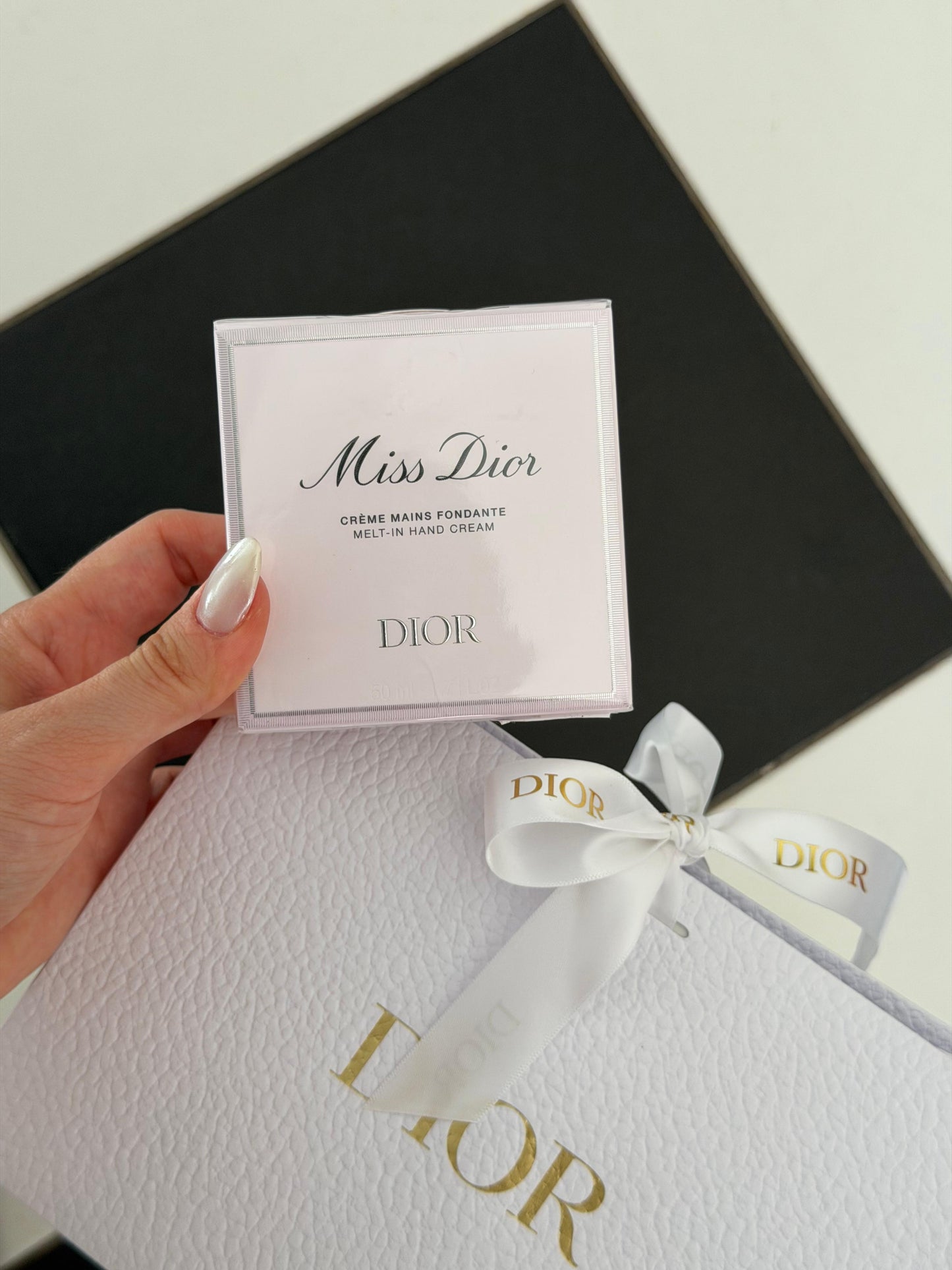 DIOR Miss Dior
Melt-In Scented Hydrating Hand Cream