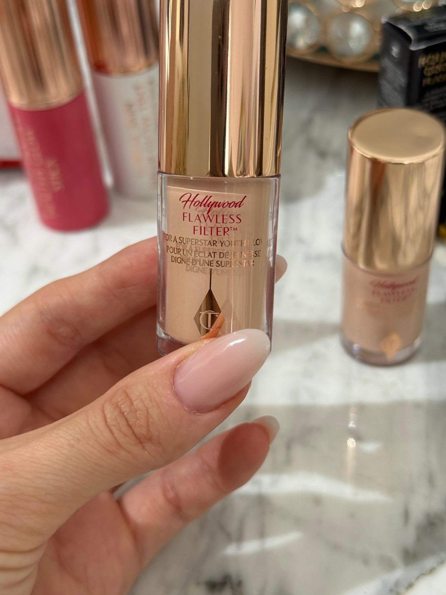 CHARLOTTE TILBURY Hollywood Flawless Filter For A Superstar Youth Glow Foundation Primer