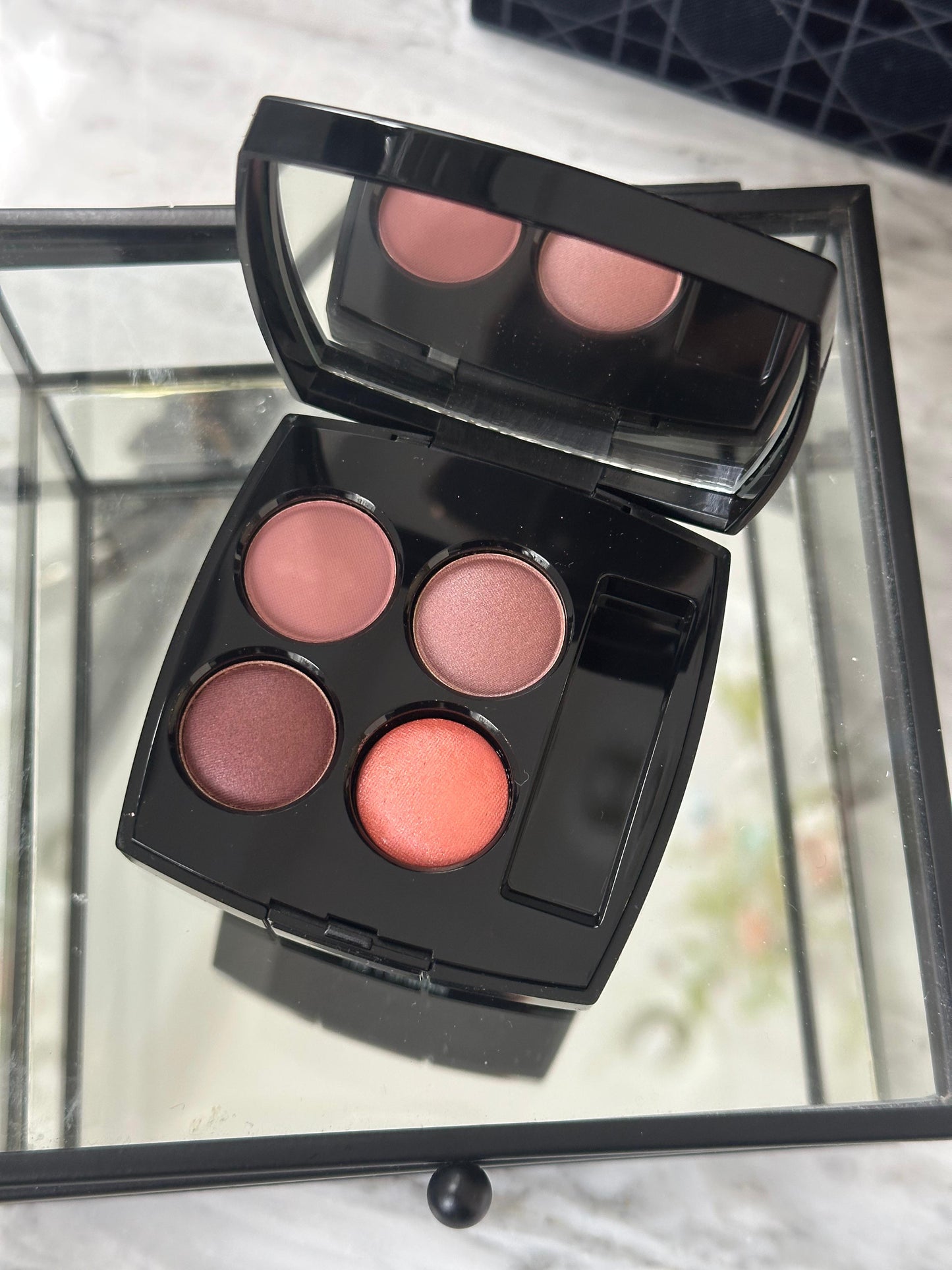 CHANEL Les 4 Ombres
Multi-Effect Quadra Eyeshadow (354)