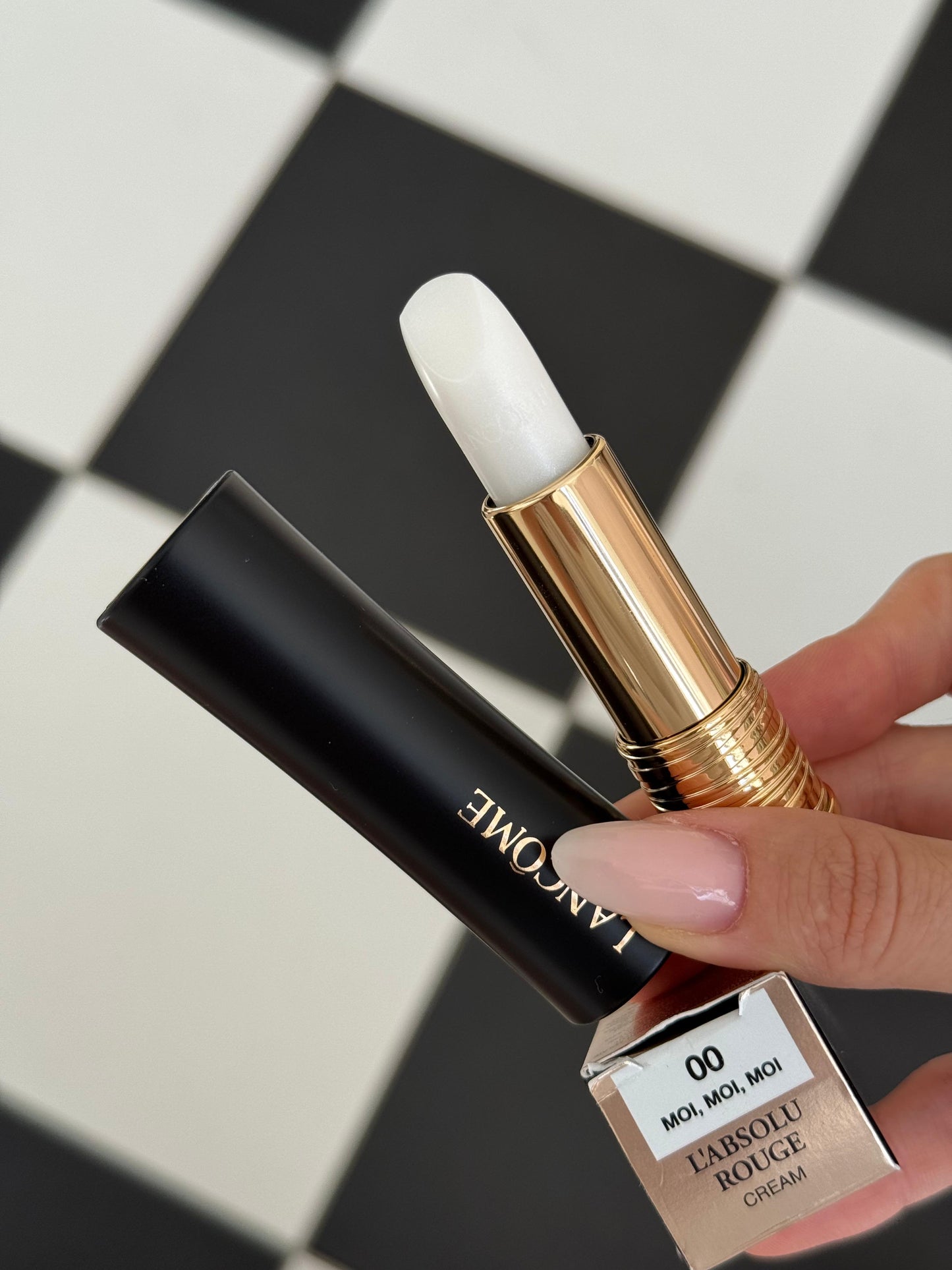 LANCÔME 
L'Absolu Rouge Cream Lipstick (00)
Luminous Cream Finish 18H