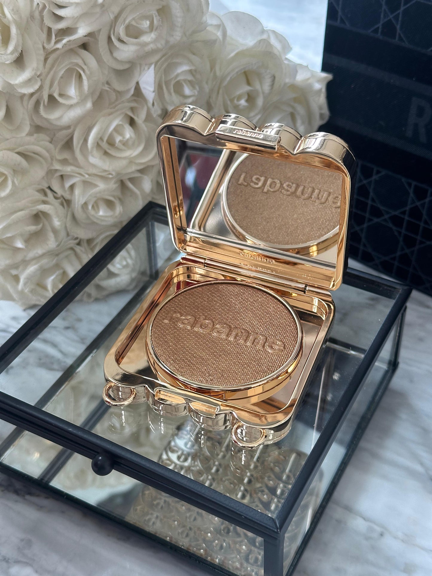 PACO RABANNE 1969 Makeup Clutch
Ultra-Shiny, All-Over Luminizer, Second Skin Comfort