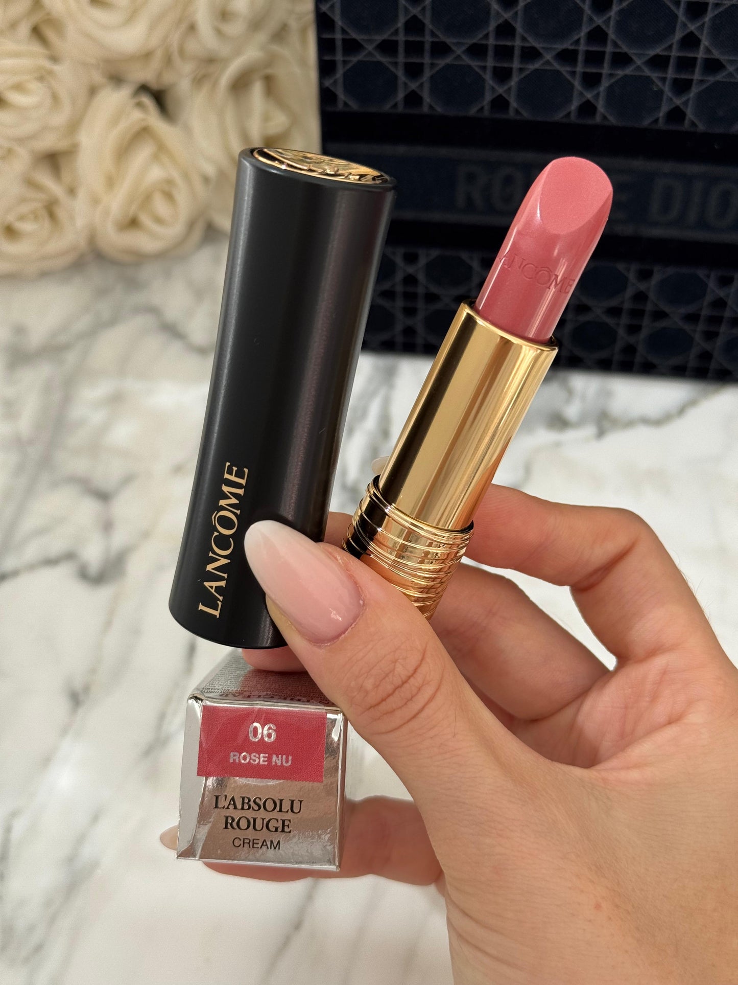 LANCÔME (06)
L'Absolu Rouge Cream Lipstick
Luminous Cream Finish 18H