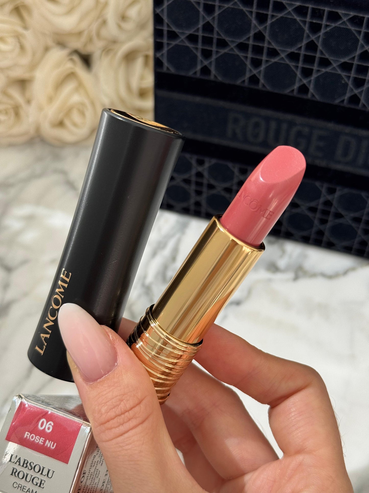 LANCÔME (06)
L'Absolu Rouge Cream Lipstick
Luminous Cream Finish 18H