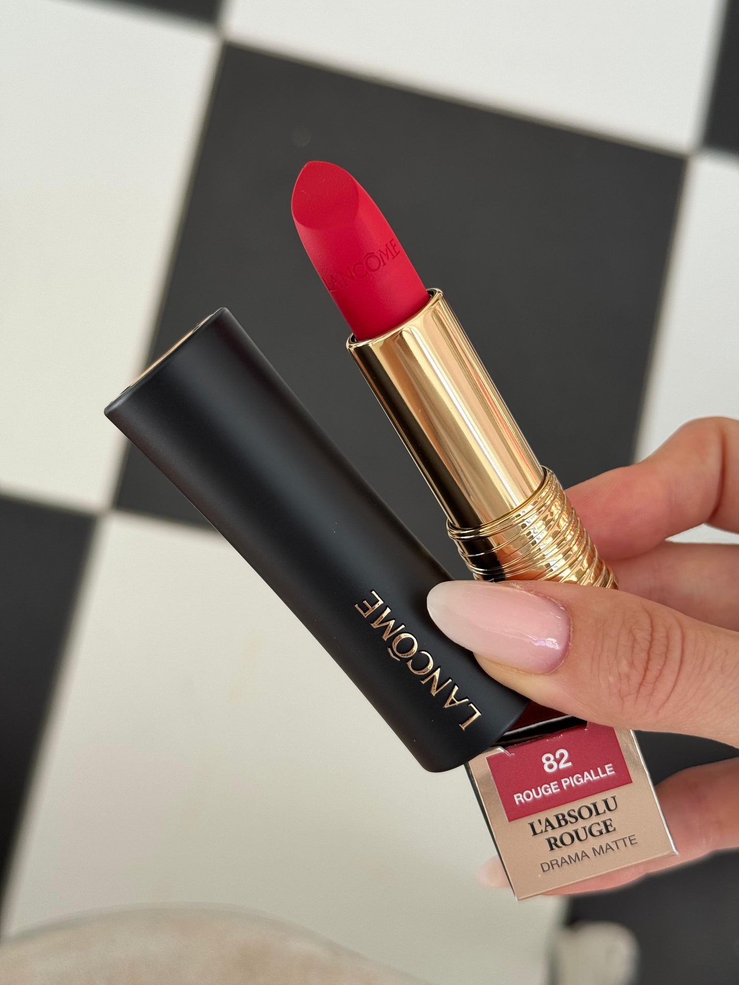 LANCÔME 
L'Absolu Rouge Cream Lipstick (82)
Luminous Cream Finish 18H