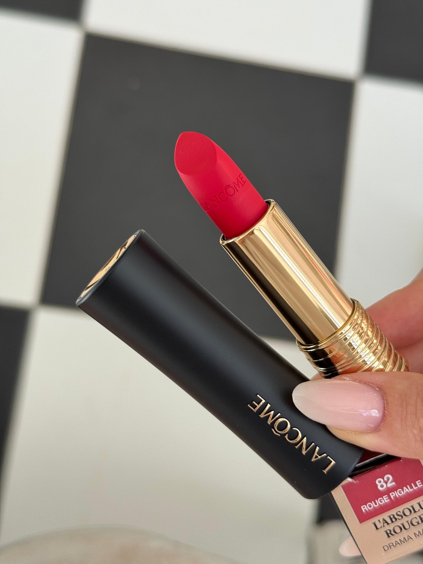 LANCÔME 
L'Absolu Rouge Cream Lipstick (82)
Luminous Cream Finish 18H