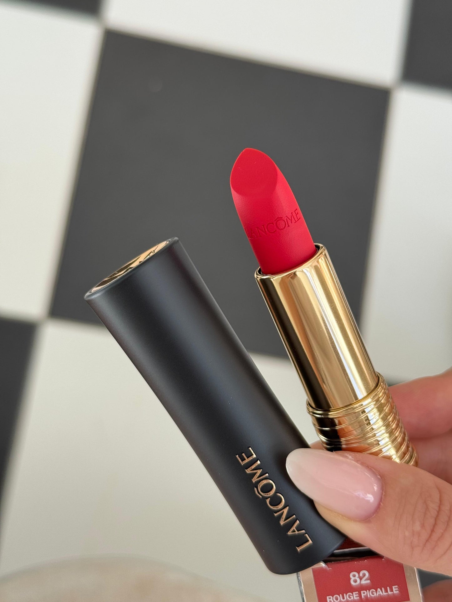 LANCÔME 
L'Absolu Rouge Cream Lipstick (82)
Luminous Cream Finish 18H