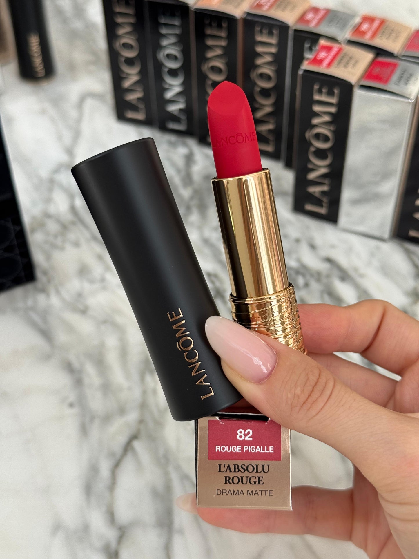 LANCÔME 
L'Absolu Rouge Cream Lipstick (82)
Luminous Cream Finish 18H