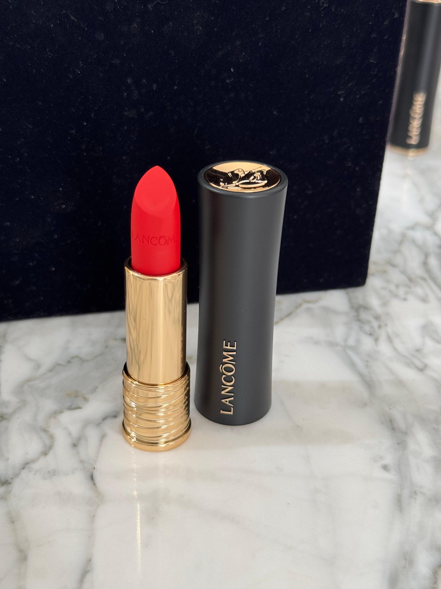 LANCÔME 
L'Absolu Rouge Cream Lipstick (82)
Luminous Cream Finish 18H