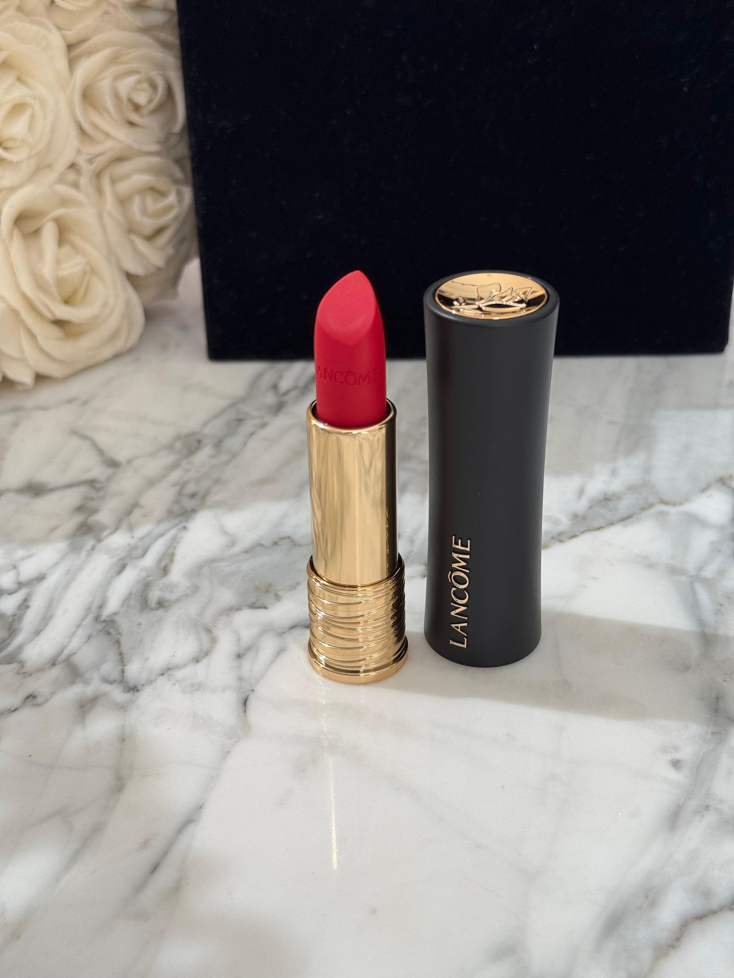 LANCÔME 
L'Absolu Rouge Cream Lipstick (82)
Luminous Cream Finish 18H