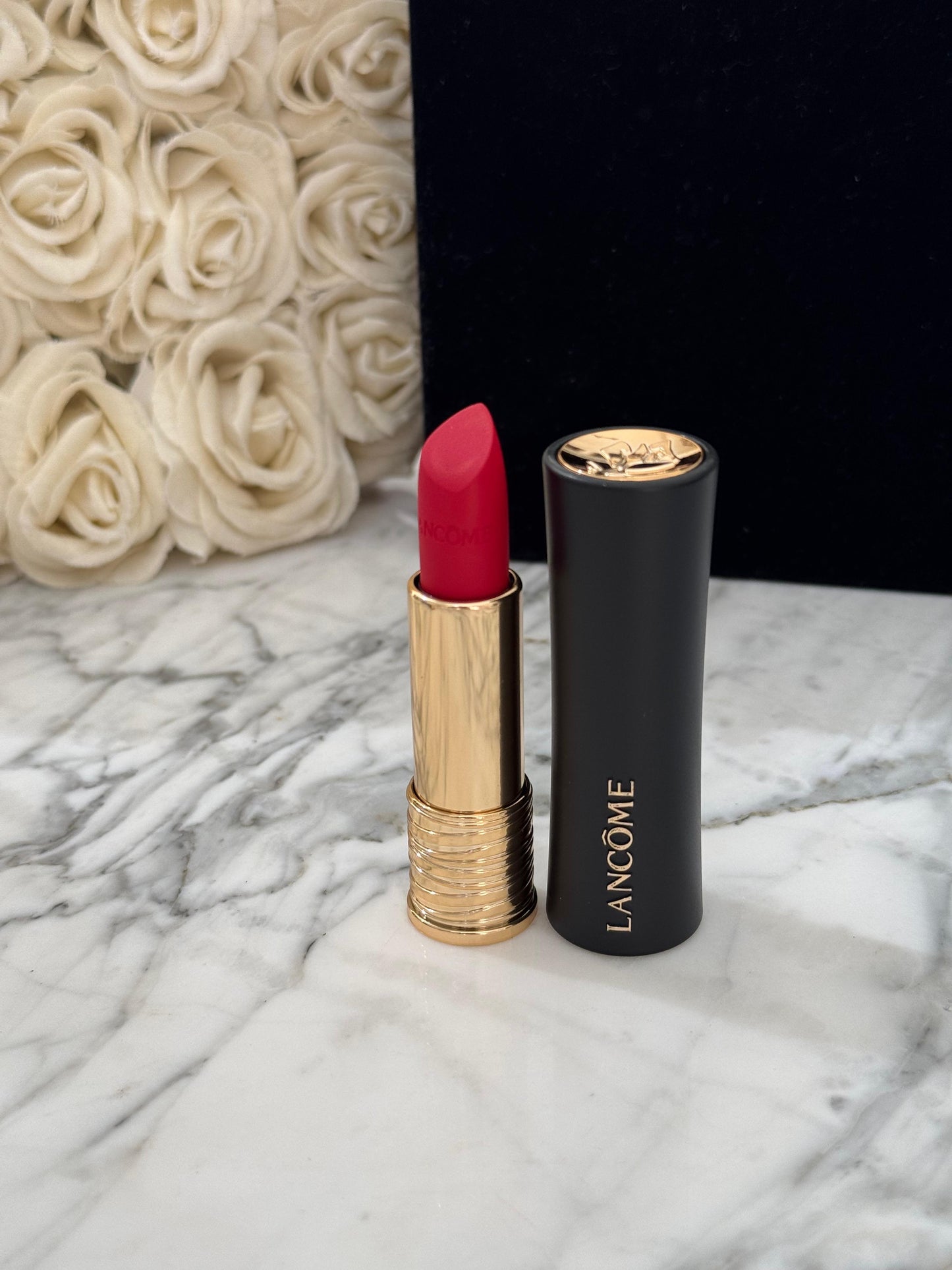 LANCÔME 
L'Absolu Rouge Cream Lipstick (82)
Luminous Cream Finish 18H