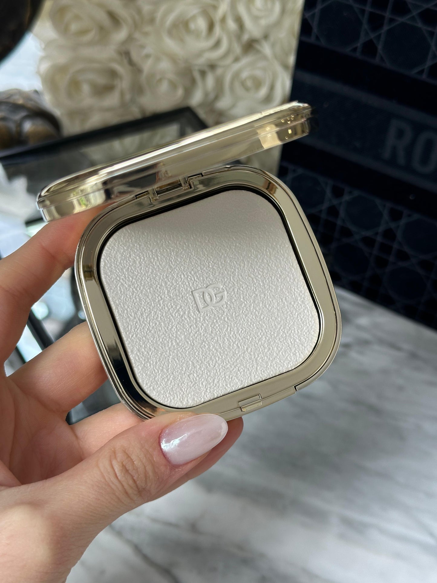 DOLCE&GABBANA
Fig Skin Perfector
Shine Control Blurring Powder