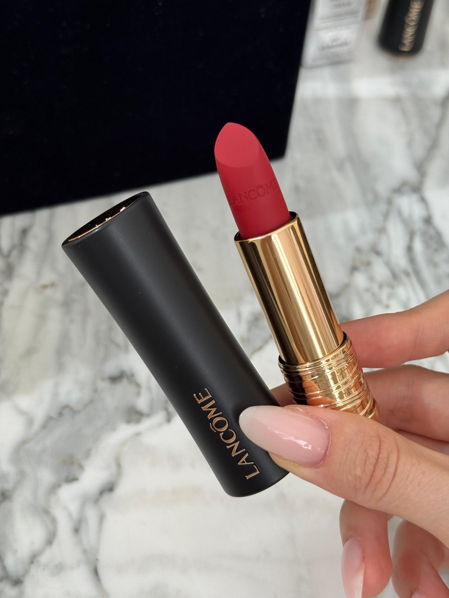 LANCÔME 
L'Absolu Rouge Cream Lipstick (182)
Luminous Cream Finish 18H