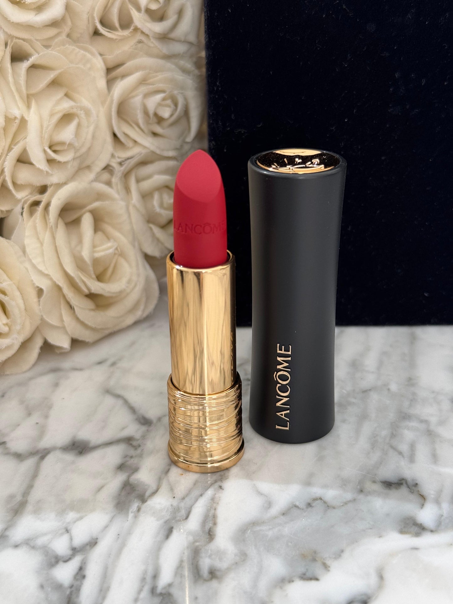 LANCÔME 
L'Absolu Rouge Cream Lipstick (182)
Luminous Cream Finish 18H
