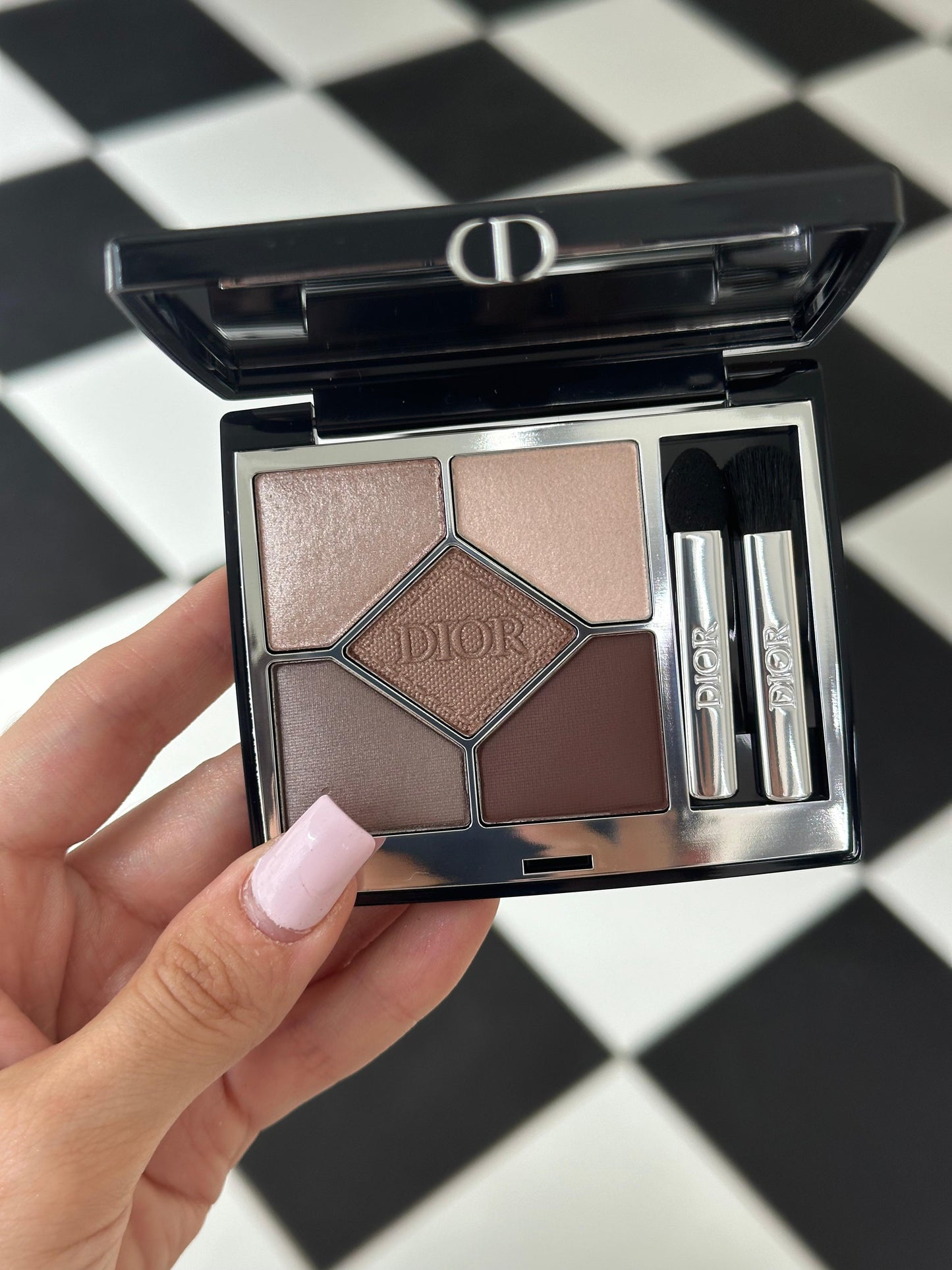 DIOR Diorshow 5 Couleurs
Eye Palette - 5 Eyeshadows - High Color and Long Wear (669)