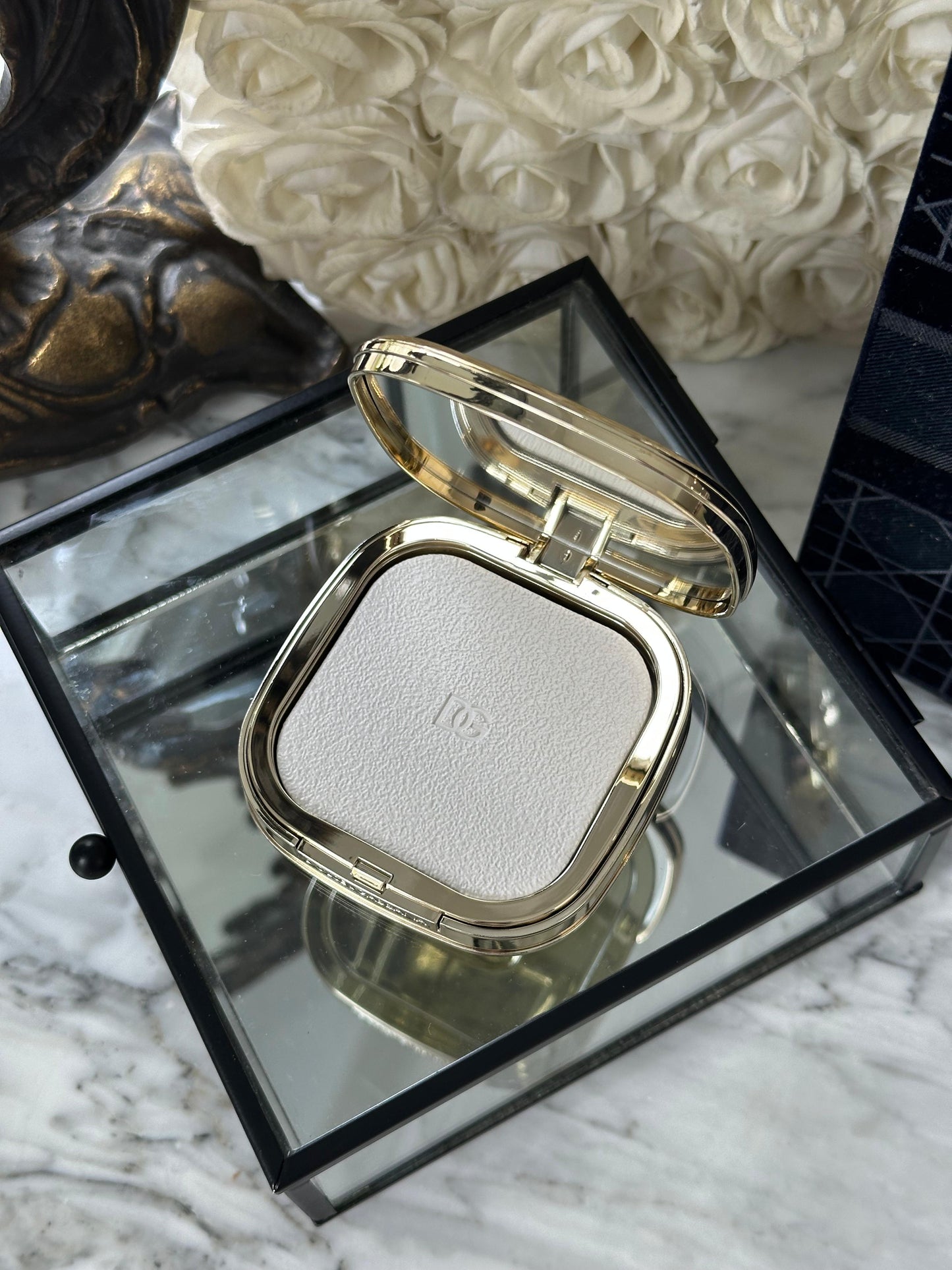 DOLCE&GABBANA
Fig Skin Perfector
Shine Control Blurring Powder