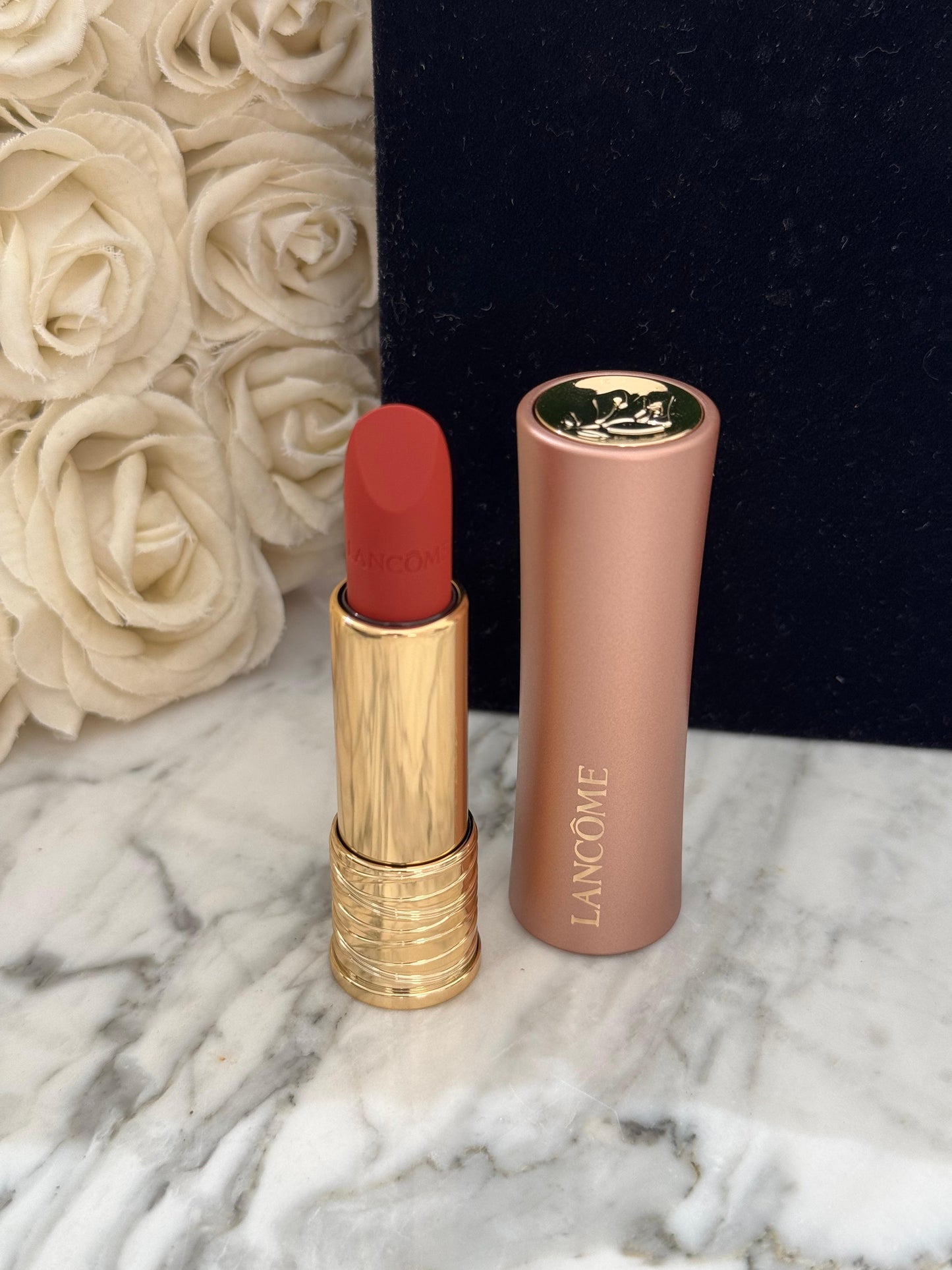 LANCÔME 
L'Absolu Rouge Cream Lipstick (196)
Luminous Cream Finish 18H