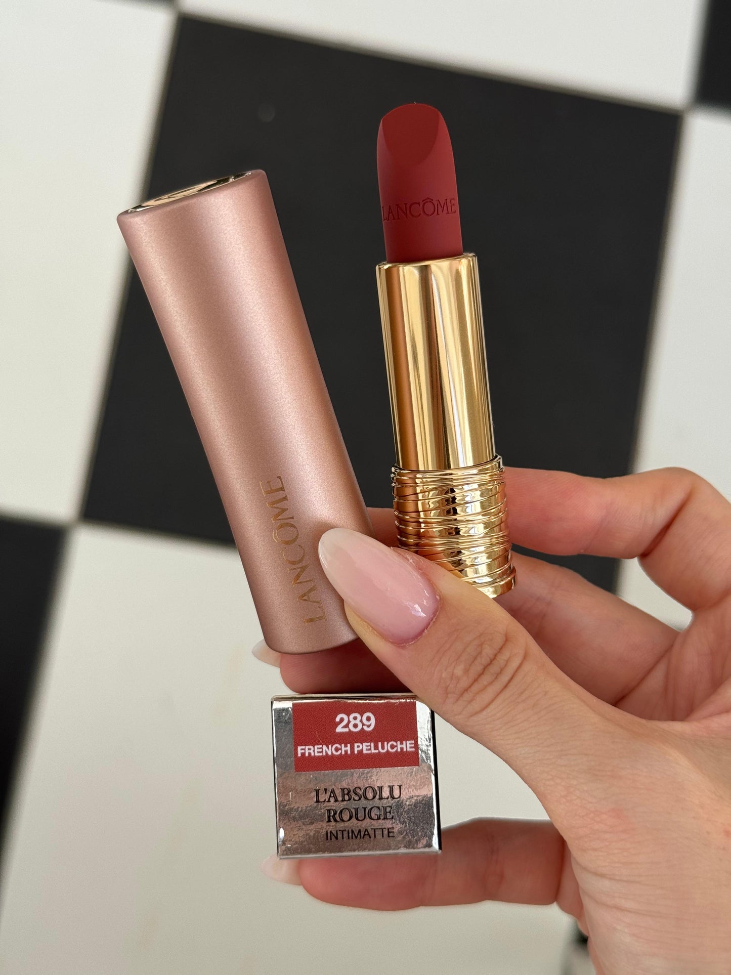 LANCÔME 
L'Absolu Rouge Cream Lipstick (289)
Luminous Cream Finish 18H