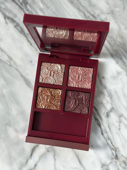 TOM FORD
Eye Color Quad Eyeshadow - Rose Exposed