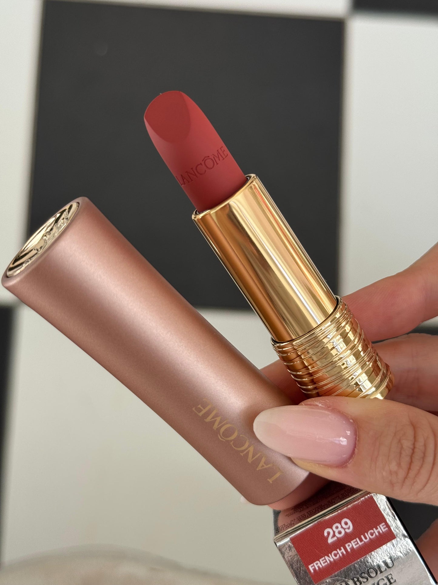 LANCÔME 
L'Absolu Rouge Cream Lipstick (289)
Luminous Cream Finish 18H