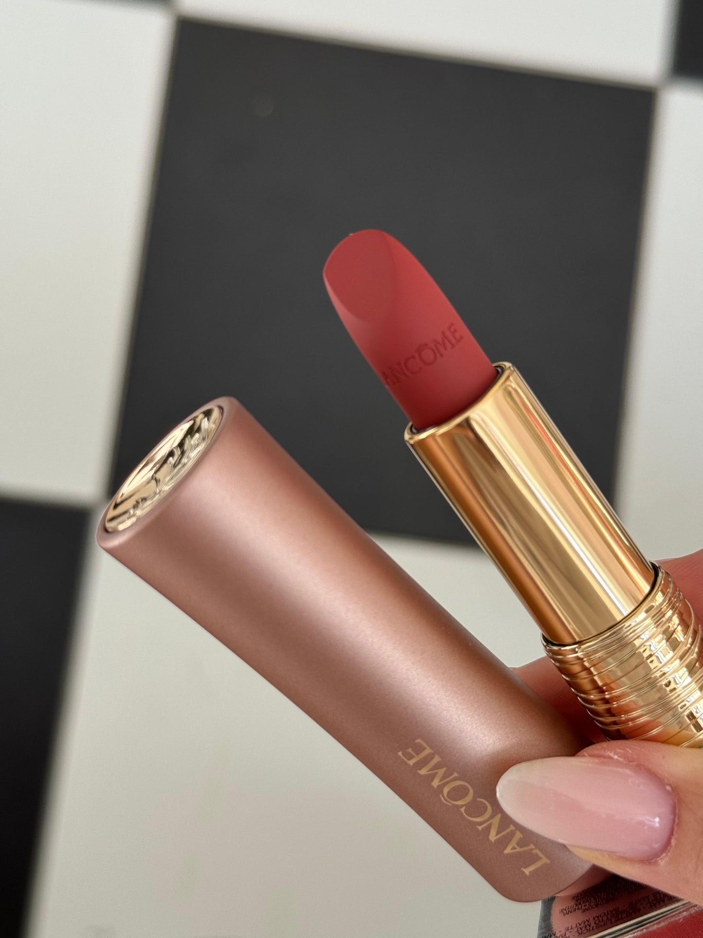 LANCÔME 
L'Absolu Rouge Cream Lipstick (289)
Luminous Cream Finish 18H