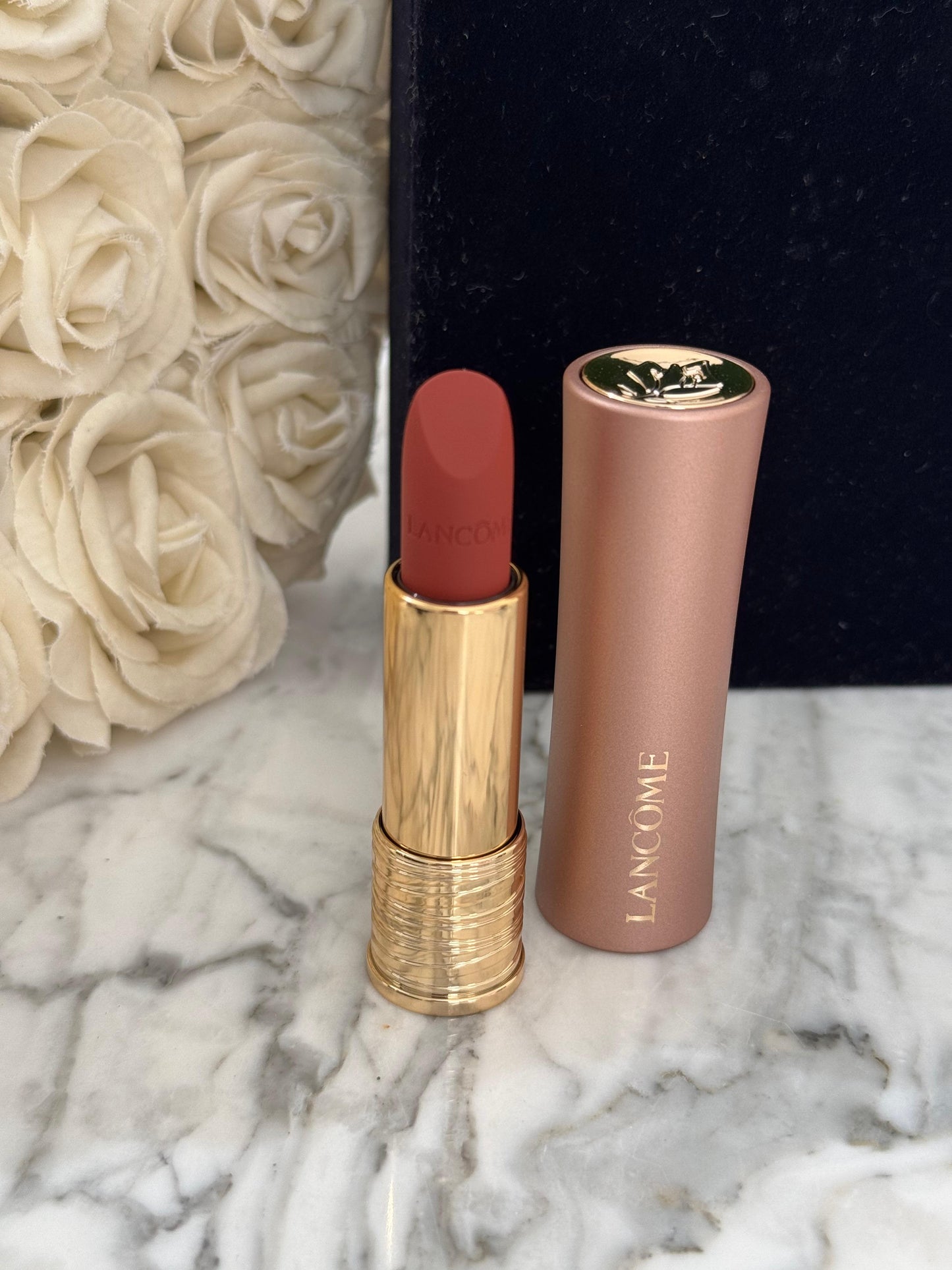 LANCÔME 
L'Absolu Rouge Cream Lipstick (289)
Luminous Cream Finish 18H