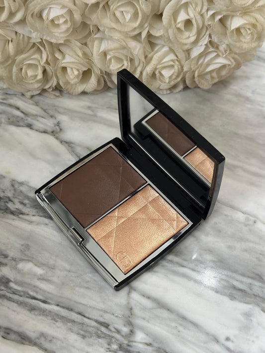 DIOR Rouge Blush Colour & Glow 200
Multi-Use Face Palette – Color and Highlighter Duo
