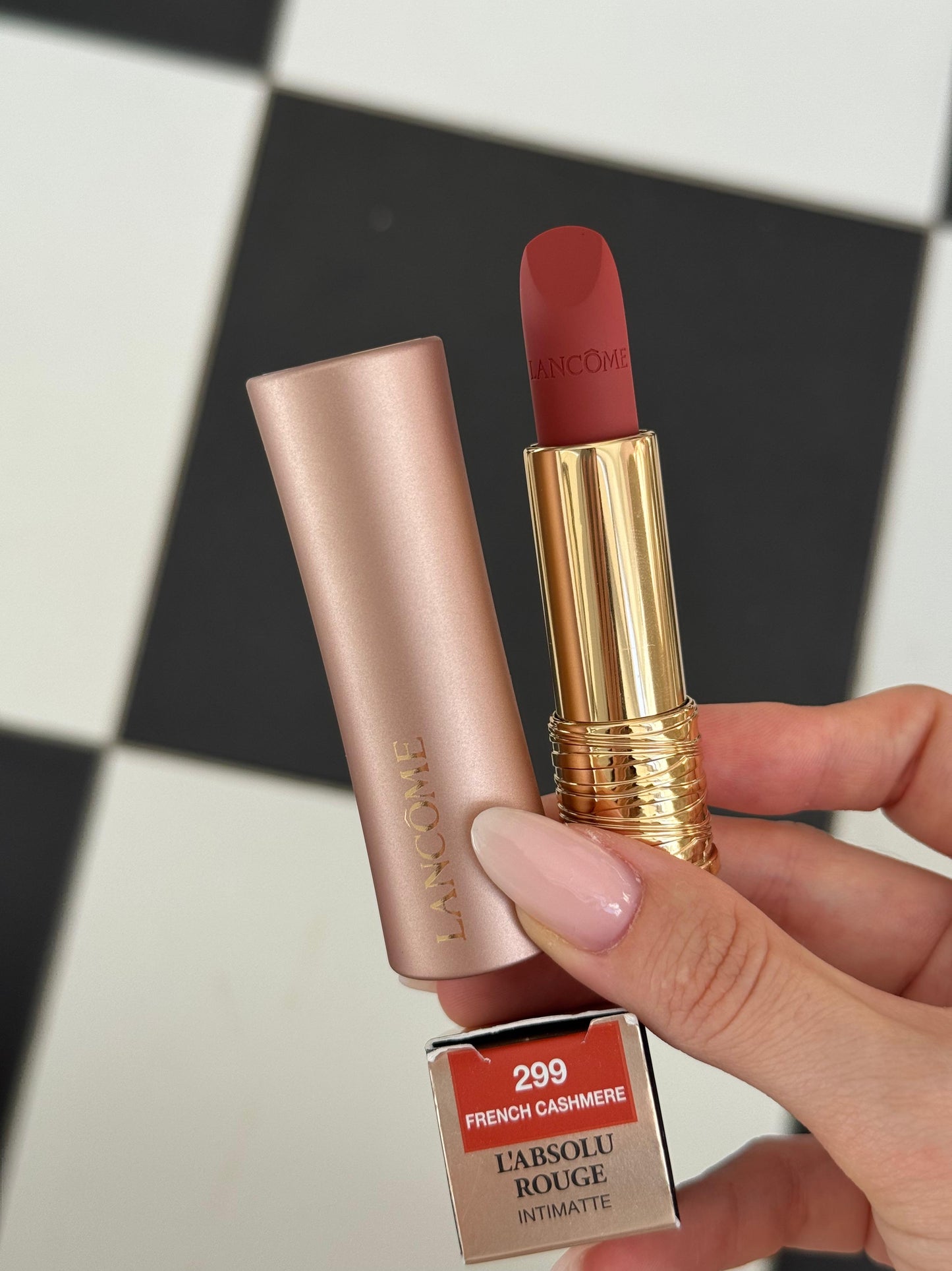 LANCÔME 
L'Absolu Rouge Cream Lipstick (299)
Luminous Cream Finish 18H