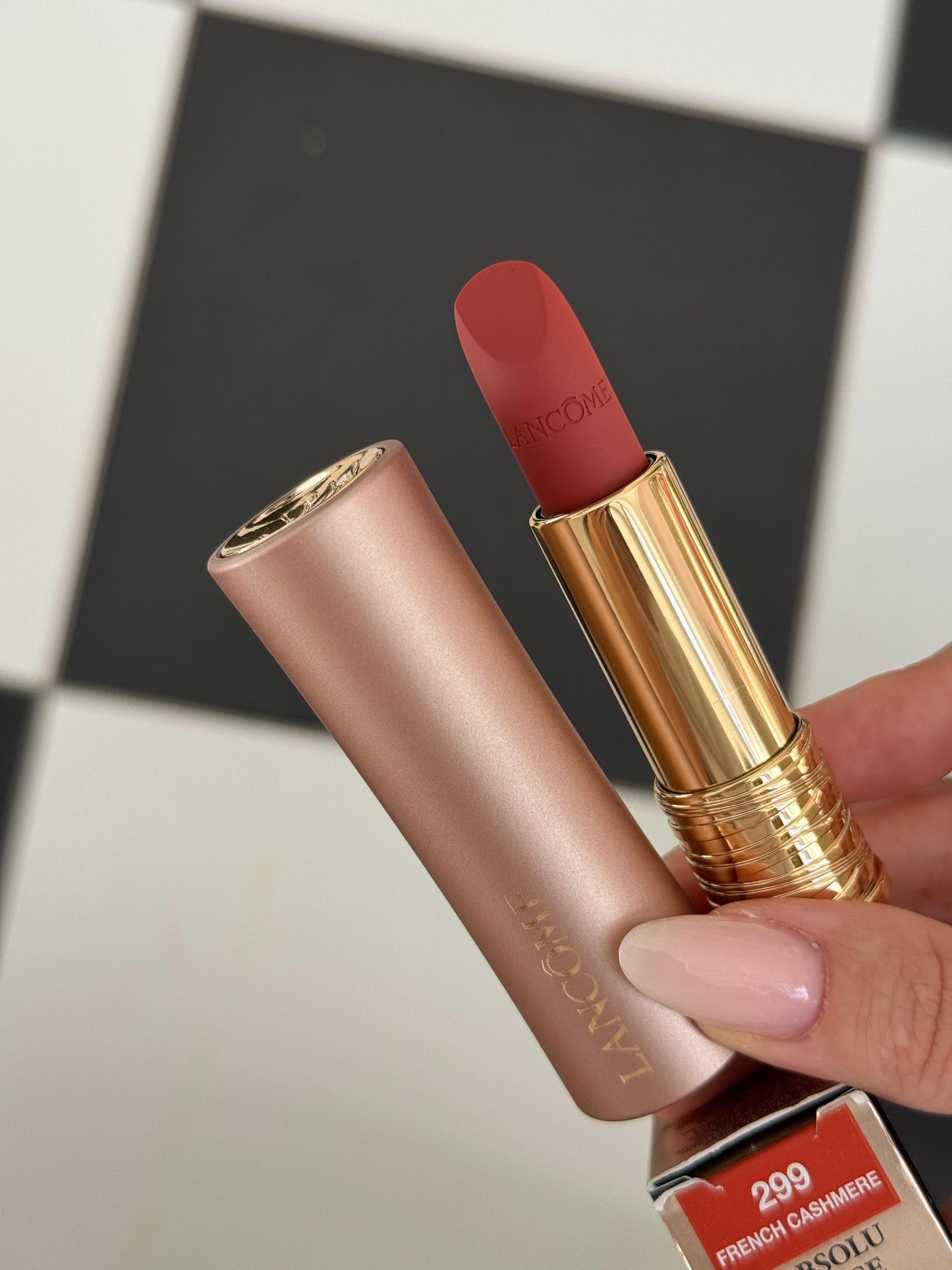 LANCÔME 
L'Absolu Rouge Cream Lipstick (299)
Luminous Cream Finish 18H