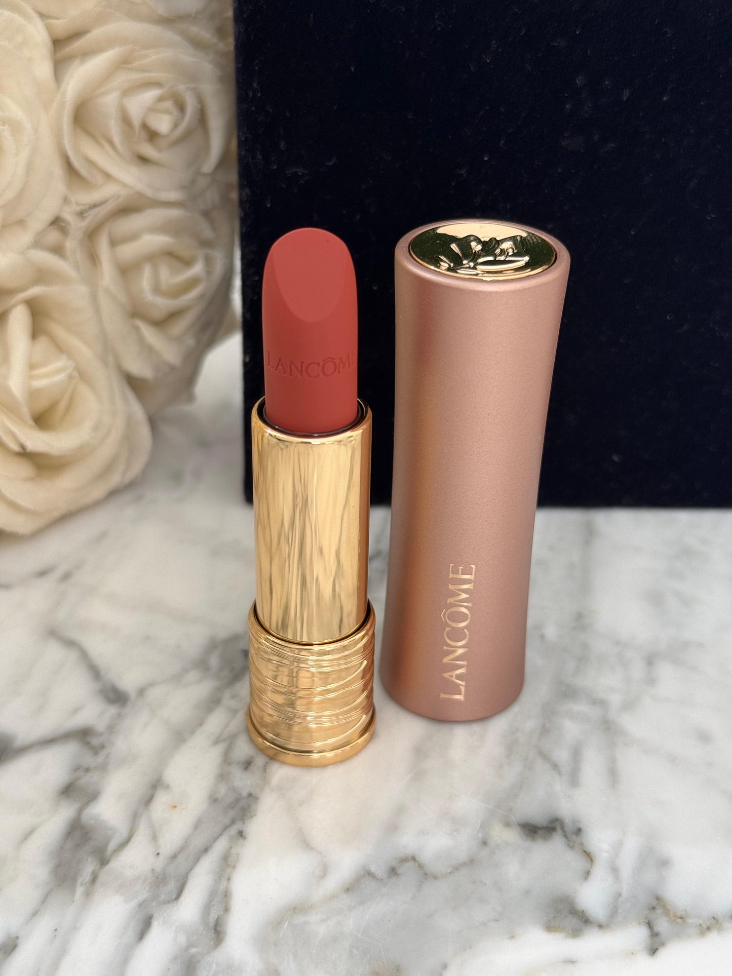 LANCÔME 
L'Absolu Rouge Cream Lipstick (299)
Luminous Cream Finish 18H