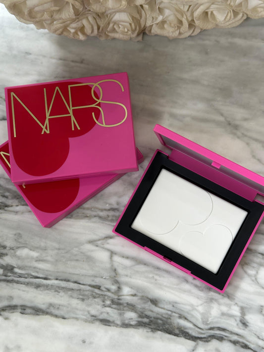 NARS Light Reflecting™ Setting Powder - Limited Edition Pink With Heart Motifs
