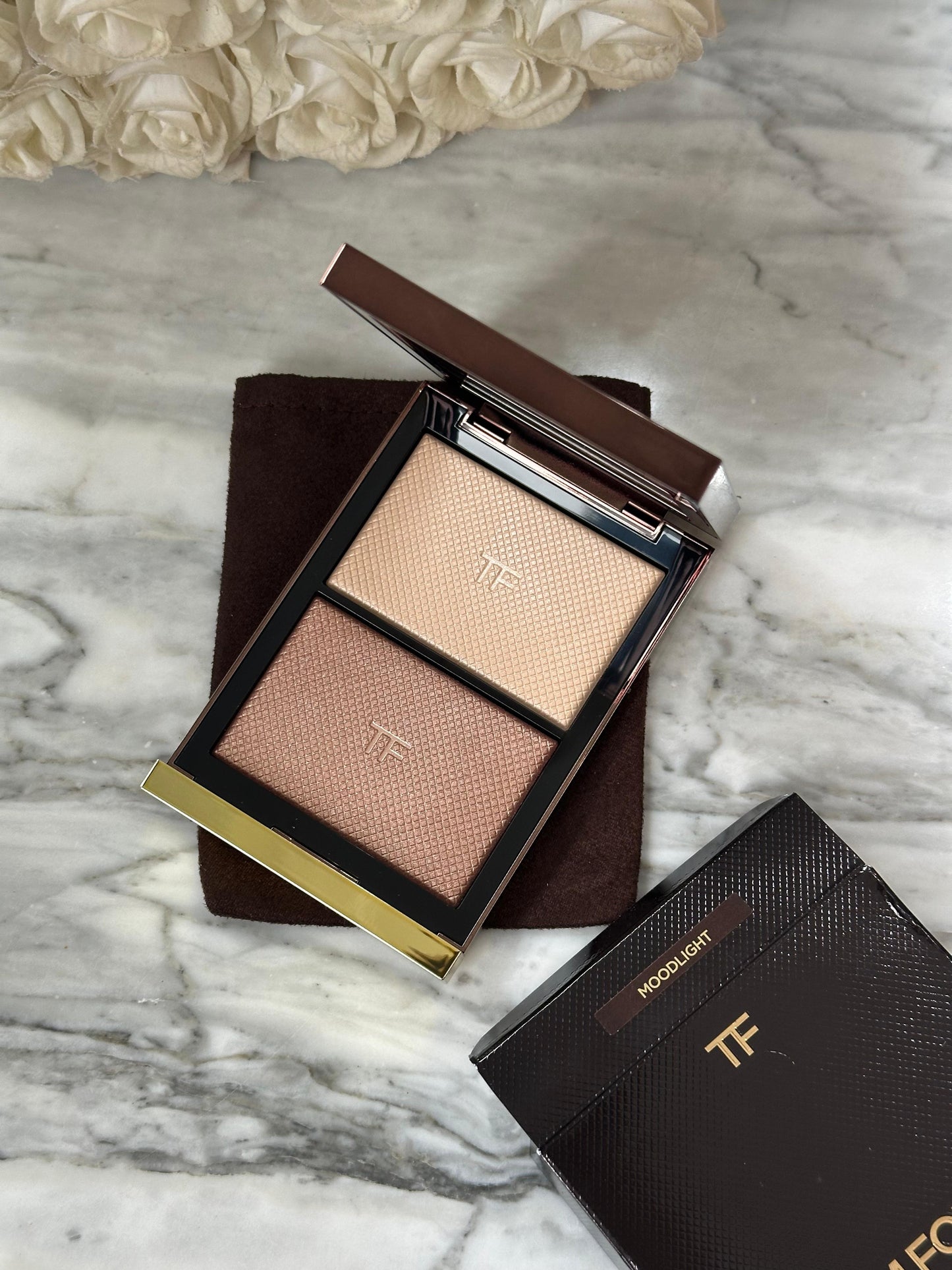 TOM FORD
Highlighting & Contouring
Shade And Illuminate Duo