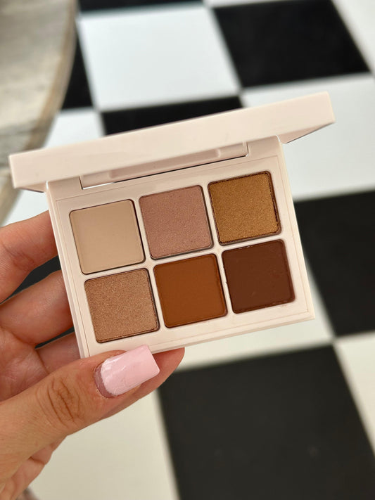 FENTY BEAUTY Snap Shadows Mix & Match Eyeshadow Palette (1)