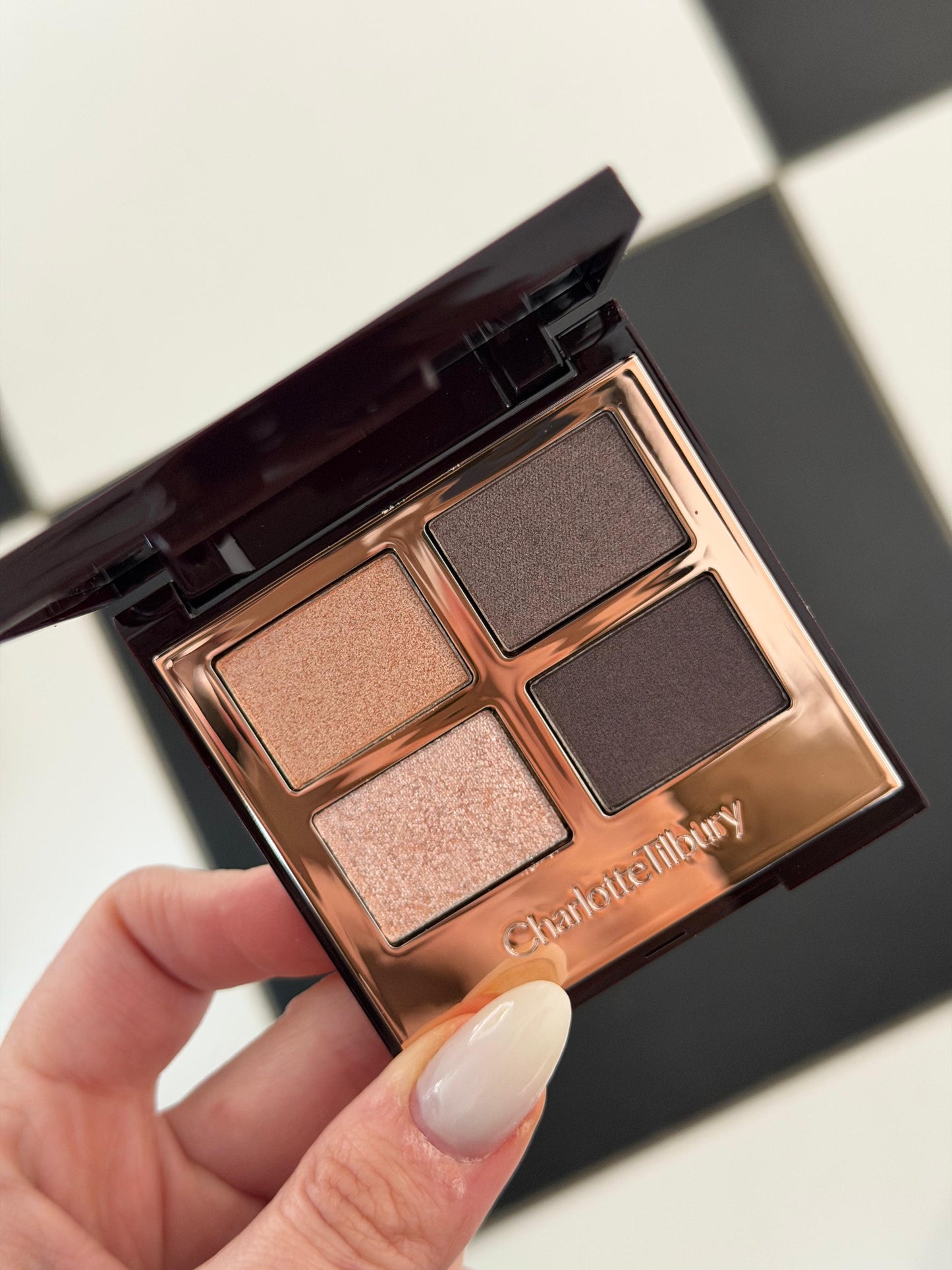 CHARLOTTE TILBURY Luxury Palette - 
The Uptown Girl